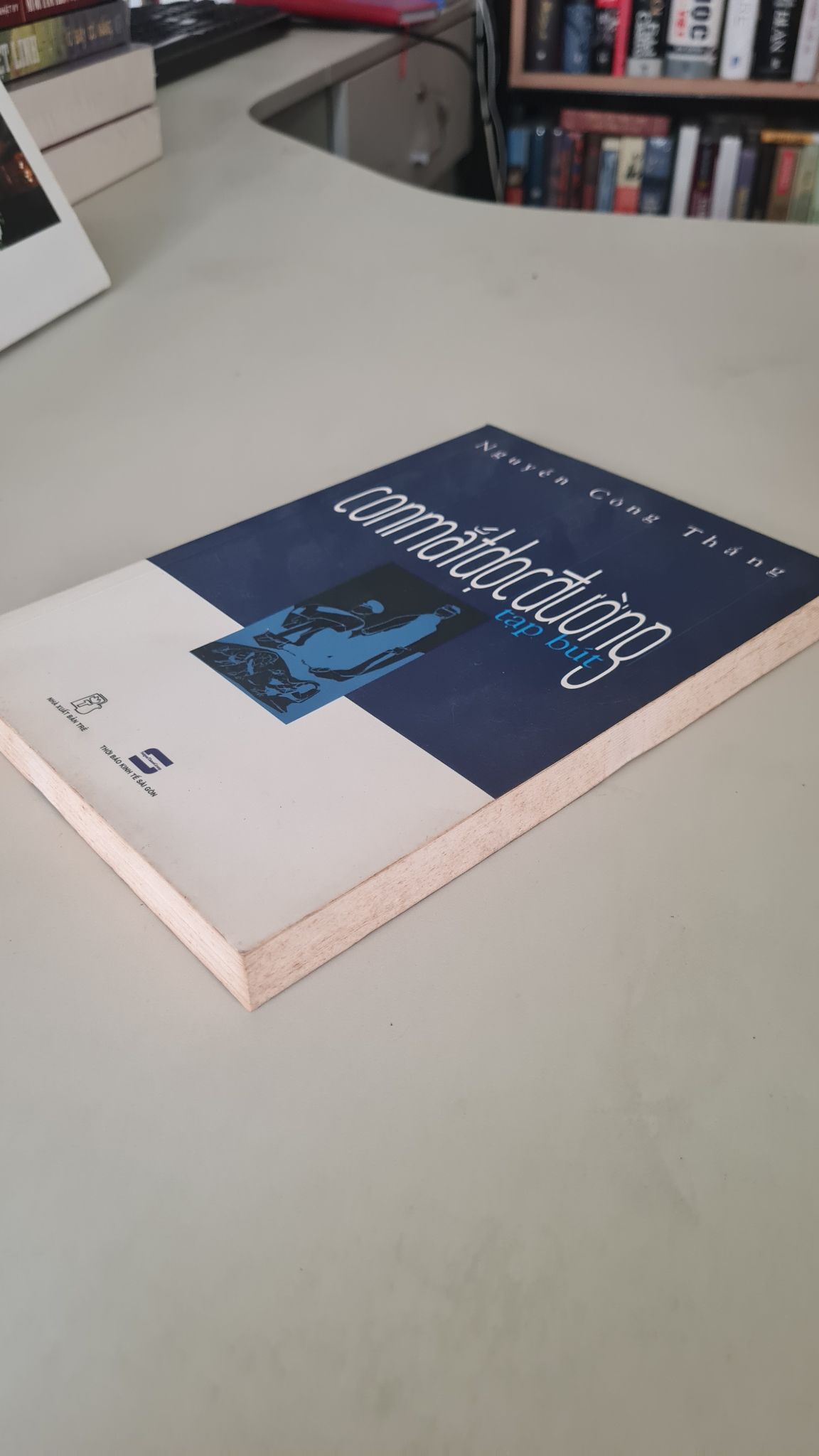 Con mắt dọc đường -sách lưu kho mới 80%-2006 Nguyễn Công Thắng [2001] SÁCH VĂN HỌC