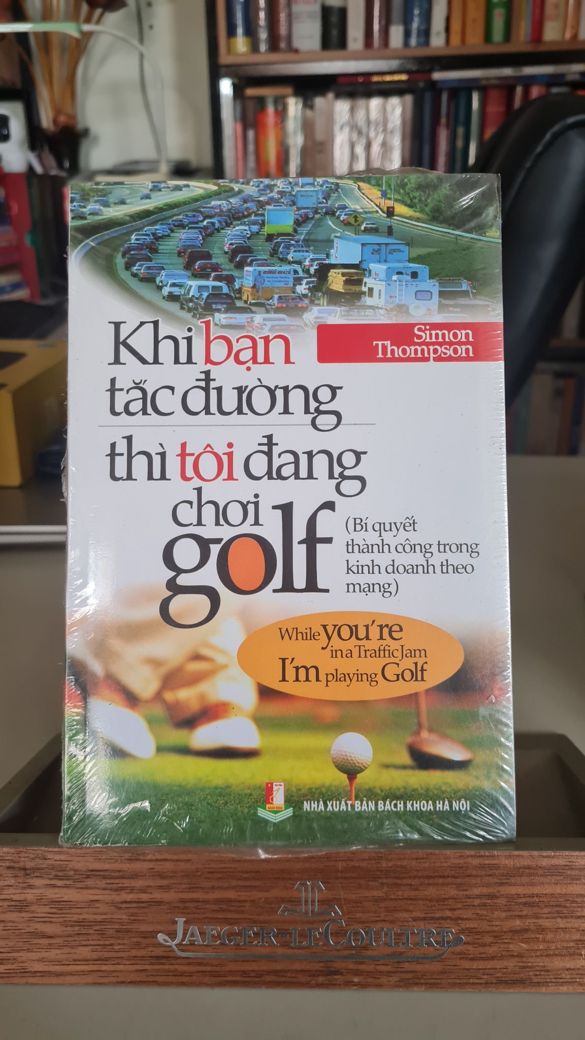 Khi bạn tắc đường thì tôi đang chơi golf-sách lưu kho còn seal mới 90%- Simon Thompson [1301] SÁCH MARKETING KINH DOANH
