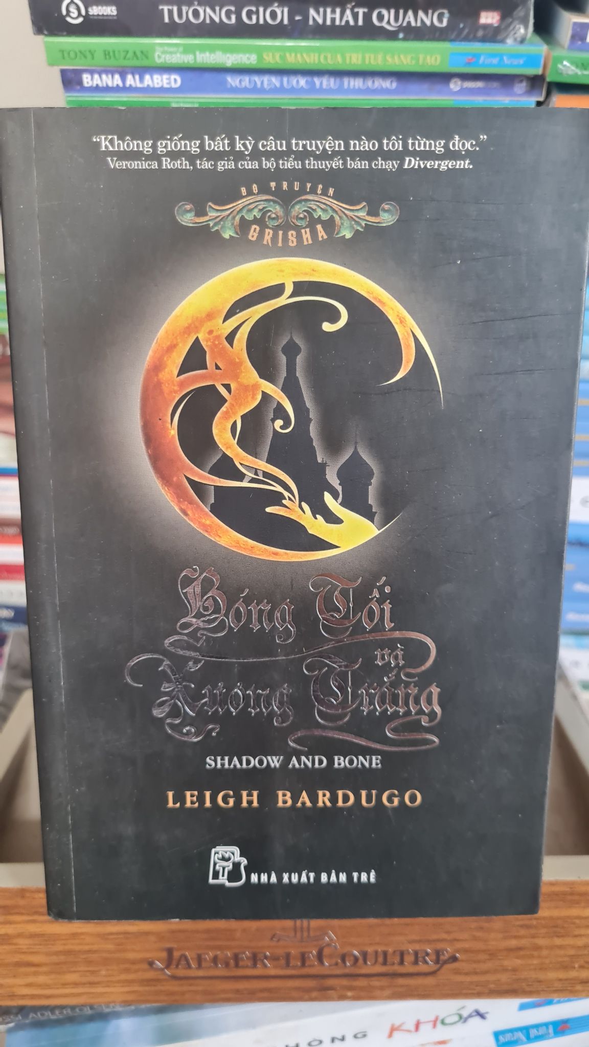 Bóng tối và xương trắng-Sách lưu kho mới 80% ố cạnh- 2014- Leigh Bardugo [2001] SÁCH VĂN HỌC