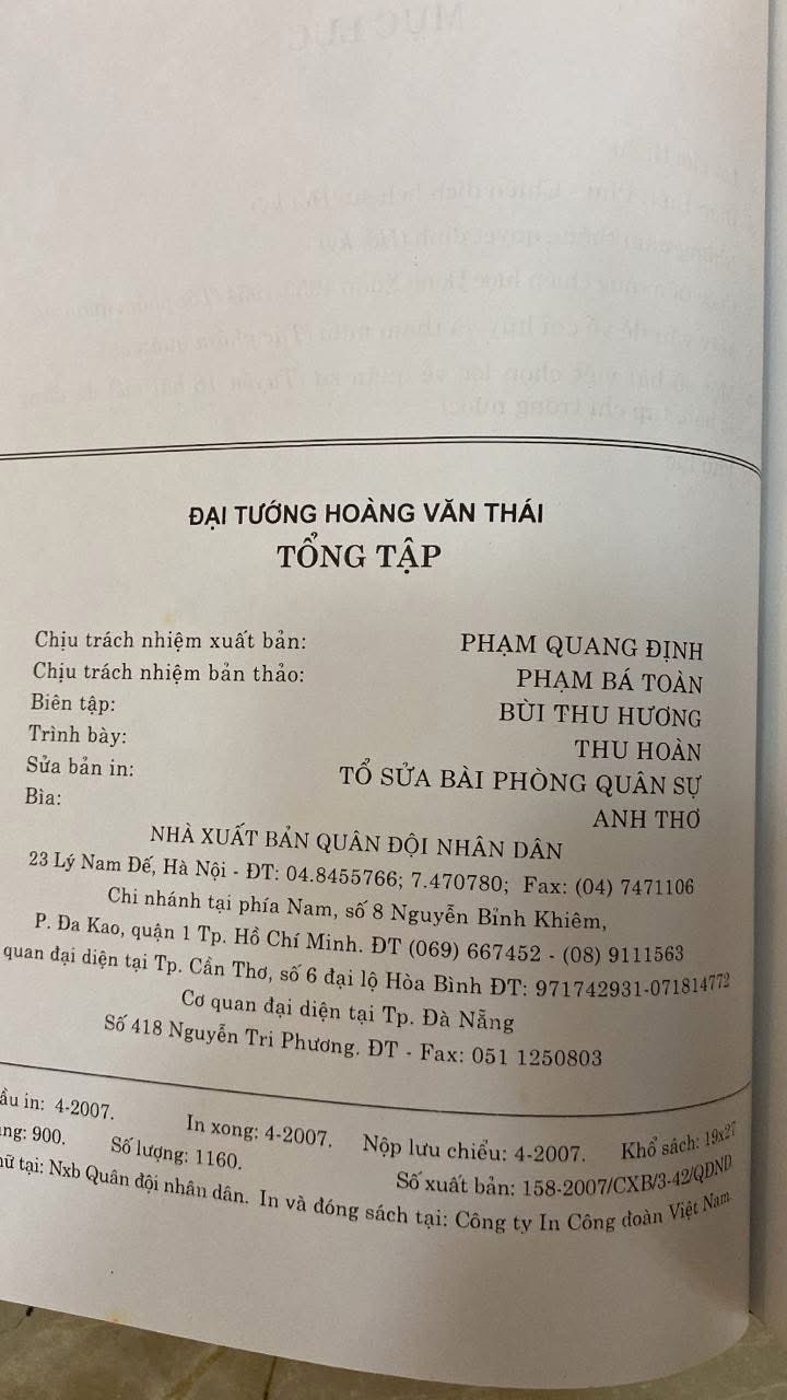 Đại Tướng Hoàng Văn Thái tổng tập - Nxb QĐND -Năm xb 2007 -Khổ 19x 27cm 900 trang