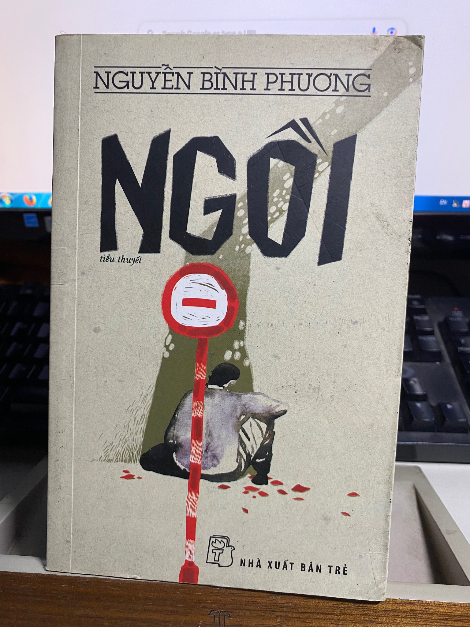 Ngồi -sách lưu kho,giấy xốp vàng cạnh,mới 85%- 2013- Nguyễn Bình Phương [2001] SÁCH VĂN HỌC
