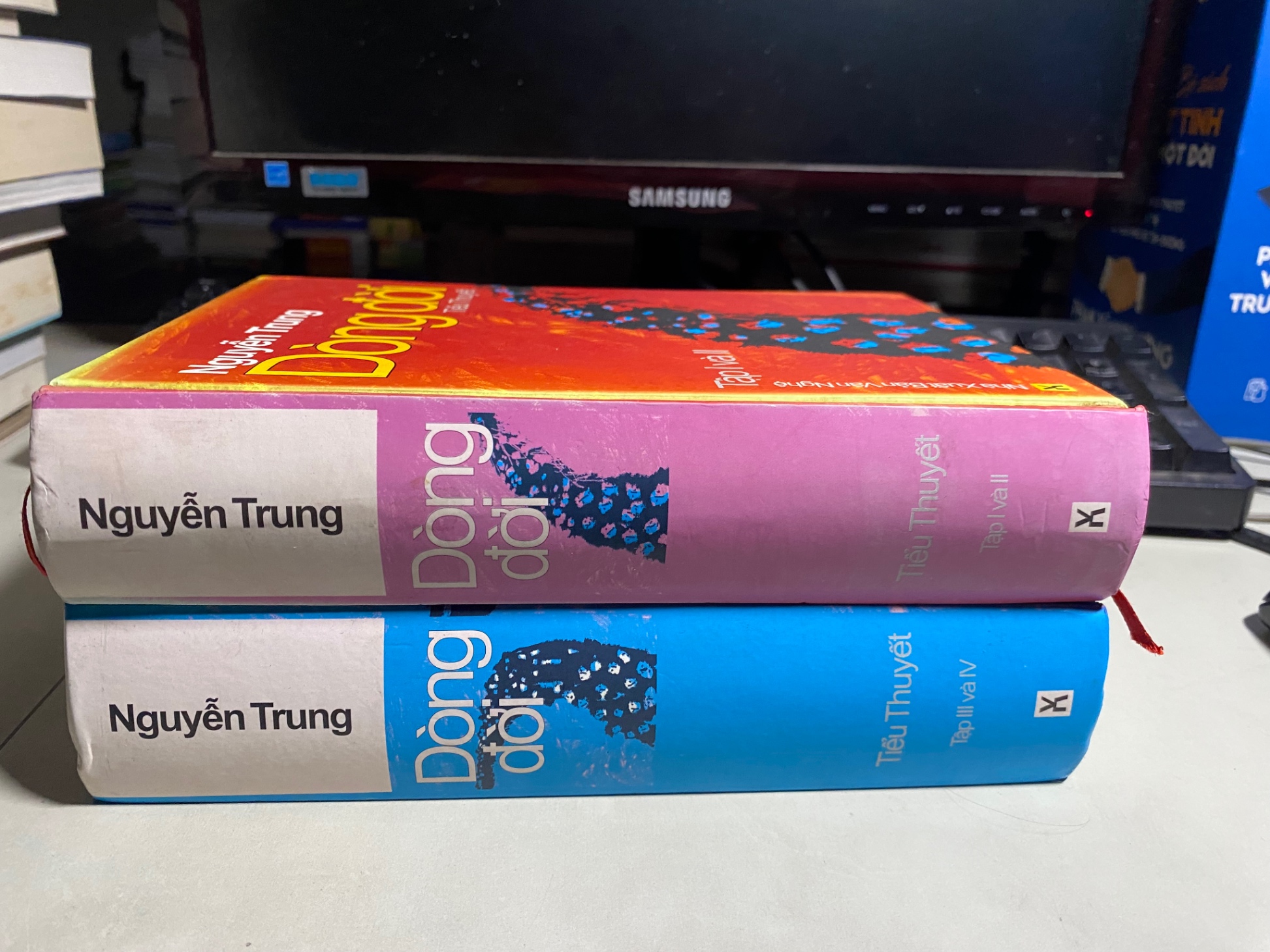 Dòng Đời- Nguyễn Trung (tiểu thuyết) -Bìa cứng- 2quyển 4 tập-NXB Văn Nghệ- 2006