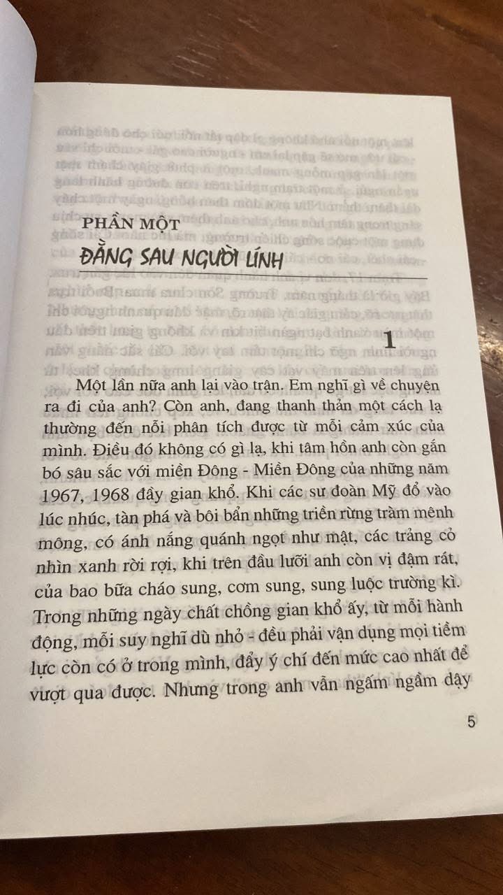 Âm Bản Chiến Tranh- Trần Chinh Vũ -Nxb Quân Đội ND 2004- bìa mềm