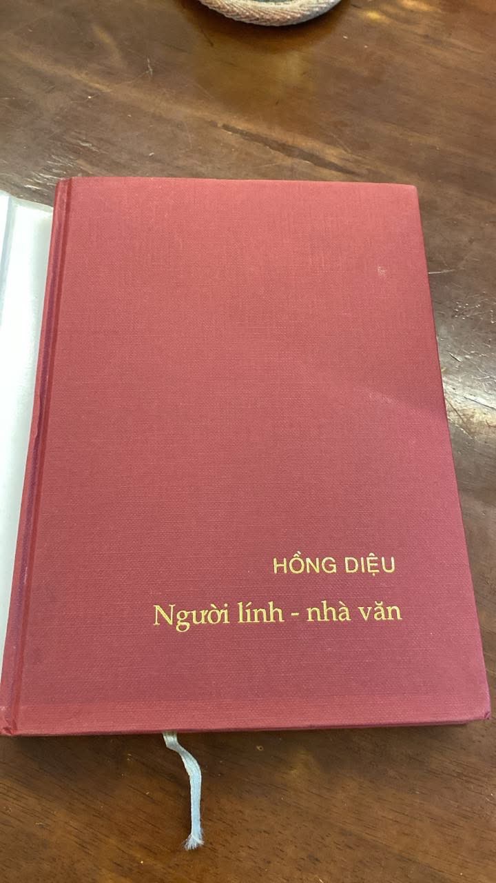 Người Lính- Nhà Văn -Tác giả: Hồng Diệu- NxB Quân Đội ND- 2003- Bìa cứng