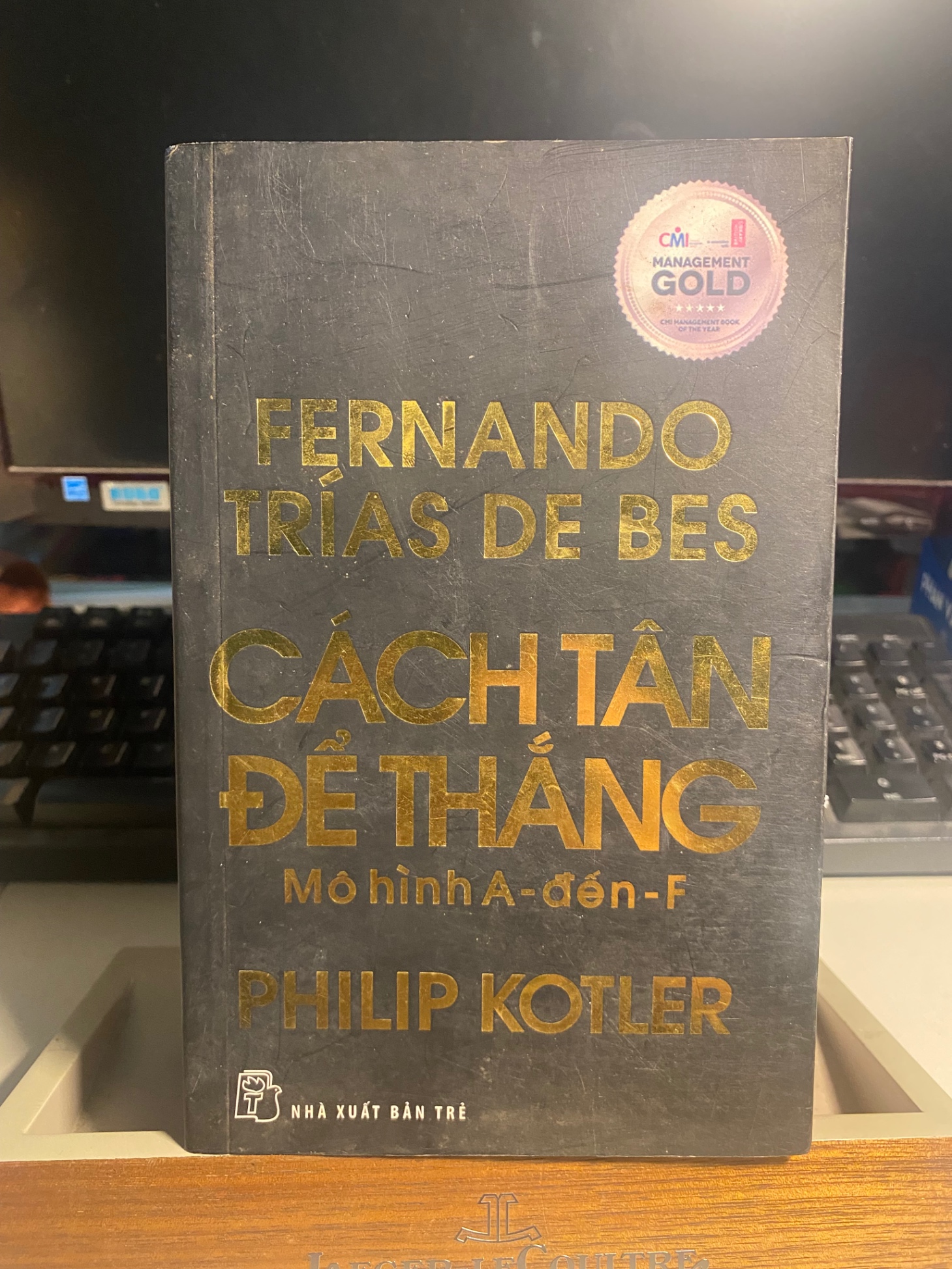 Cách Tân Để Thắng-Tác giả Philip Kotler , Fernando Trias De Bes- NXB Trẻ - XB năm 2013- sách lưu kho có ố vàng cạnh