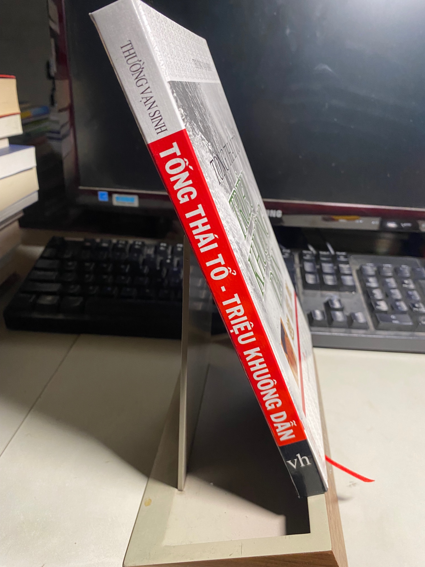 Tống Thái Tổ Triệu Khuông Dẫn- Thường Vạn Sinh- Bìa cứng, giấy láng đẹp mới 95%- NXB Văn Học- Văn Lang phát hành 2007