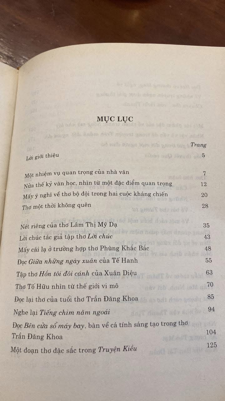 Người Lính- Nhà Văn -Tác giả: Hồng Diệu- NxB Quân Đội ND- 2003- Bìa cứng