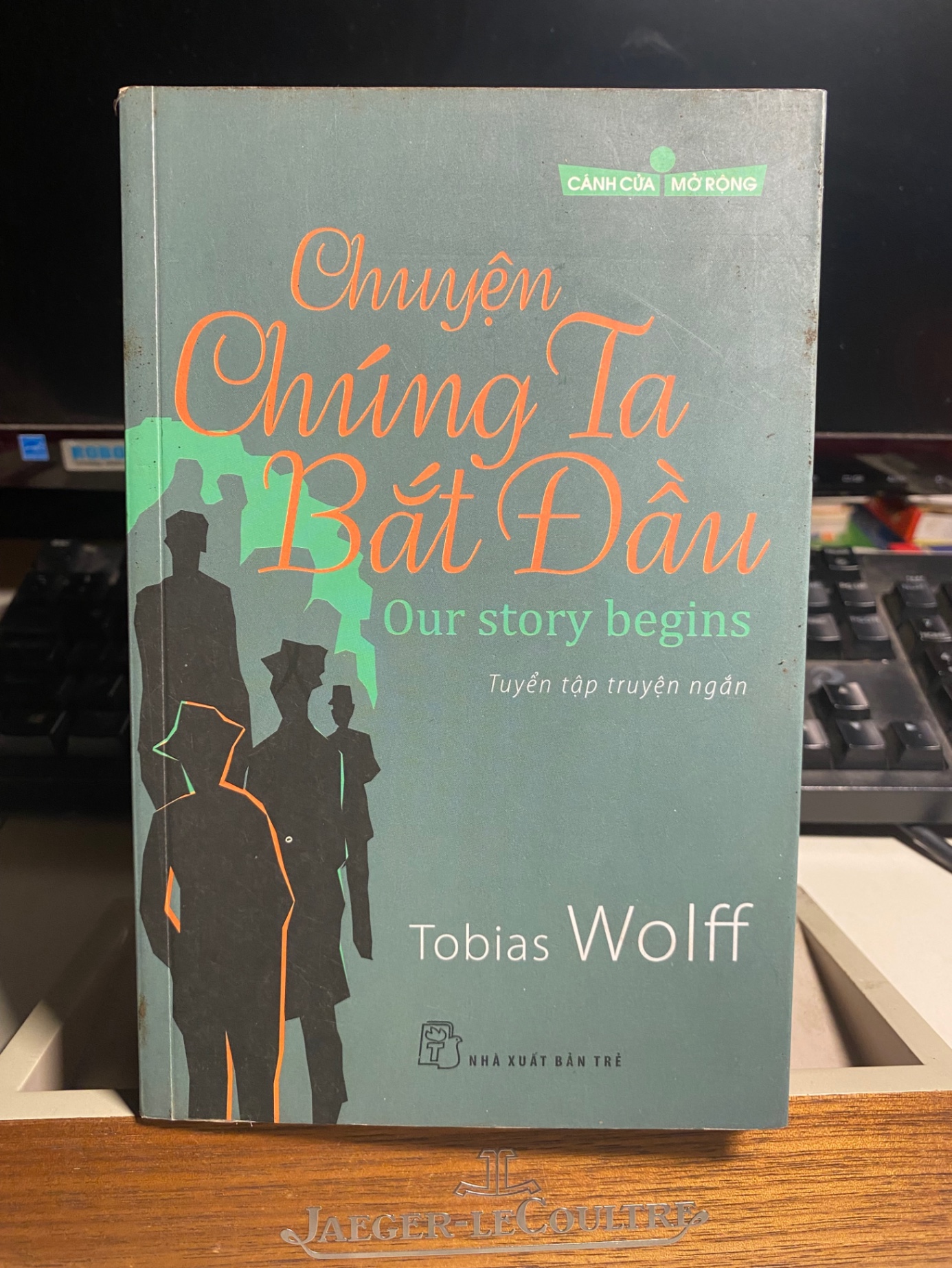 Chuyện chúng ta bắt đầu- Tobias Wolff- Tủ sách cánh cửa mở tộng- Tập truyện ngắn-NXB Trẻ 2011- Sách lưu kho giấy xốp có ố