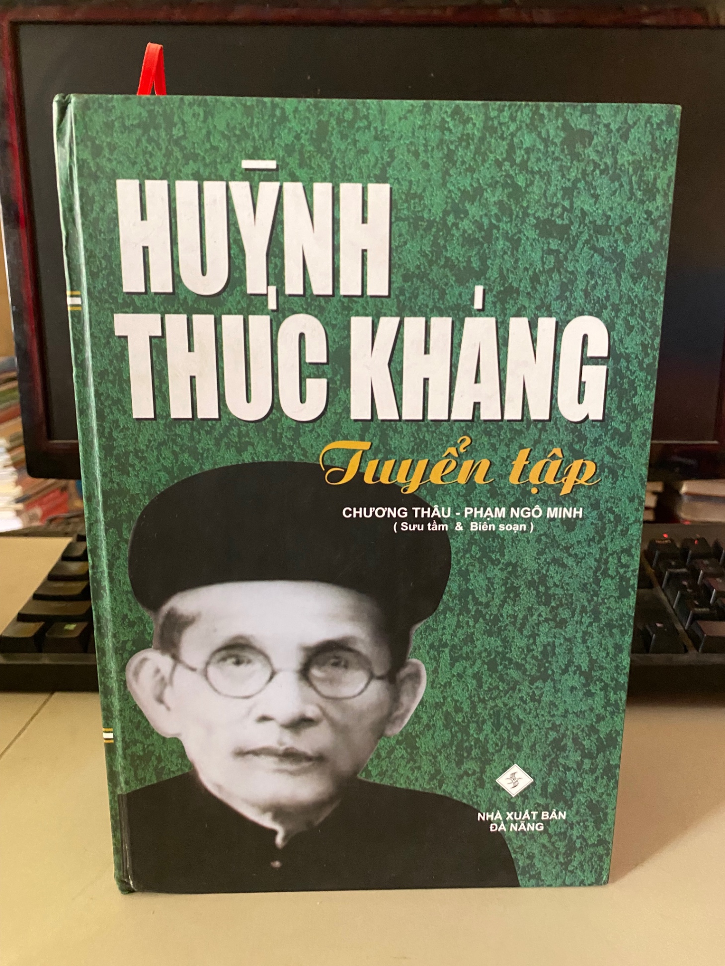 Huỳnh Thúc Kháng tuyển tập-Chương Thâu , Phạm Ngô Minh sưu tầm và biên soạn NXB Đà Nẵng 2010- Bìa cứng,khổ 16x 24cm 1806 trang