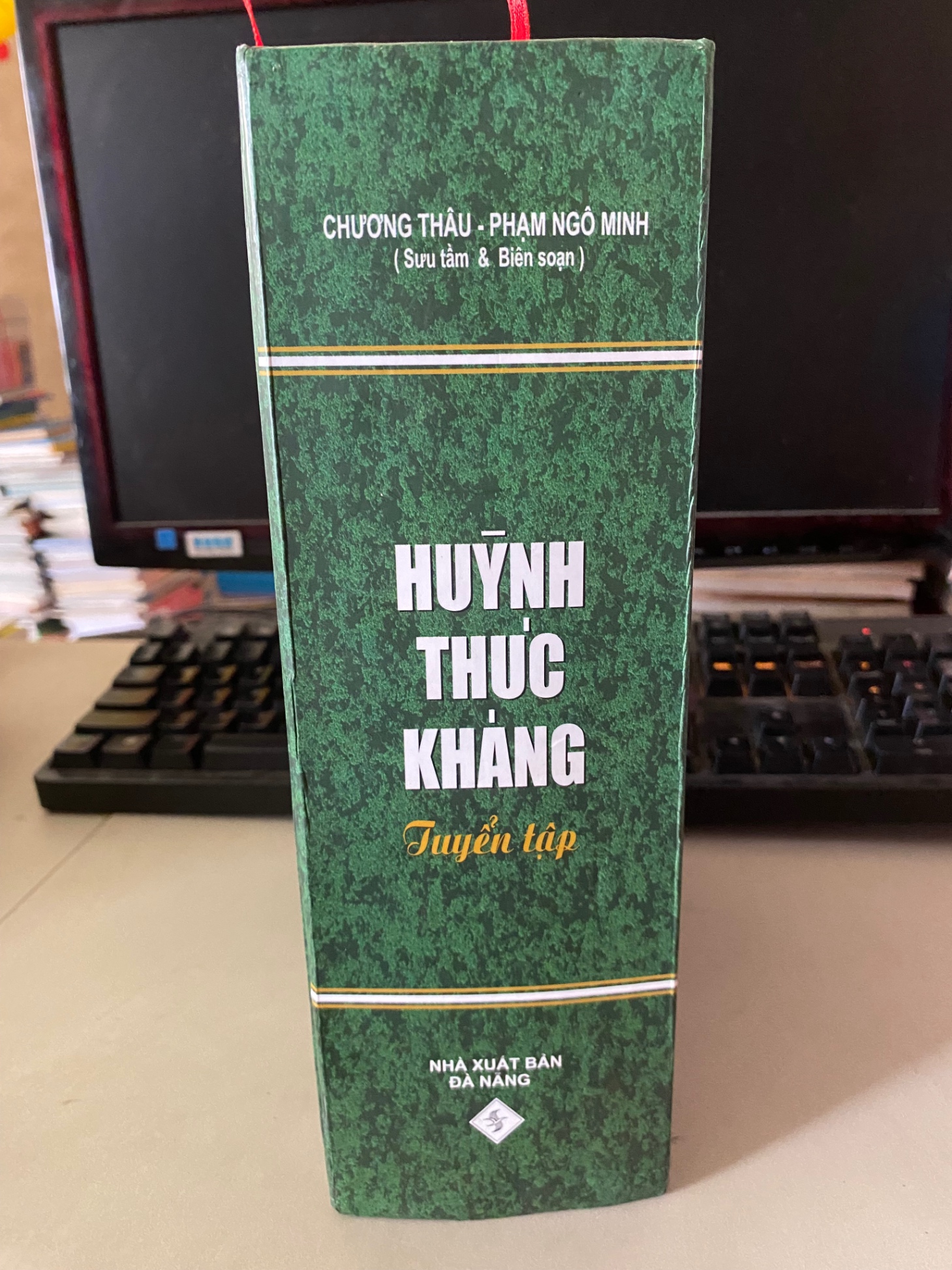 Huỳnh Thúc Kháng tuyển tập-Chương Thâu , Phạm Ngô Minh sưu tầm và biên soạn NXB Đà Nẵng 2010- Bìa cứng,khổ 16x 24cm 1806 trang