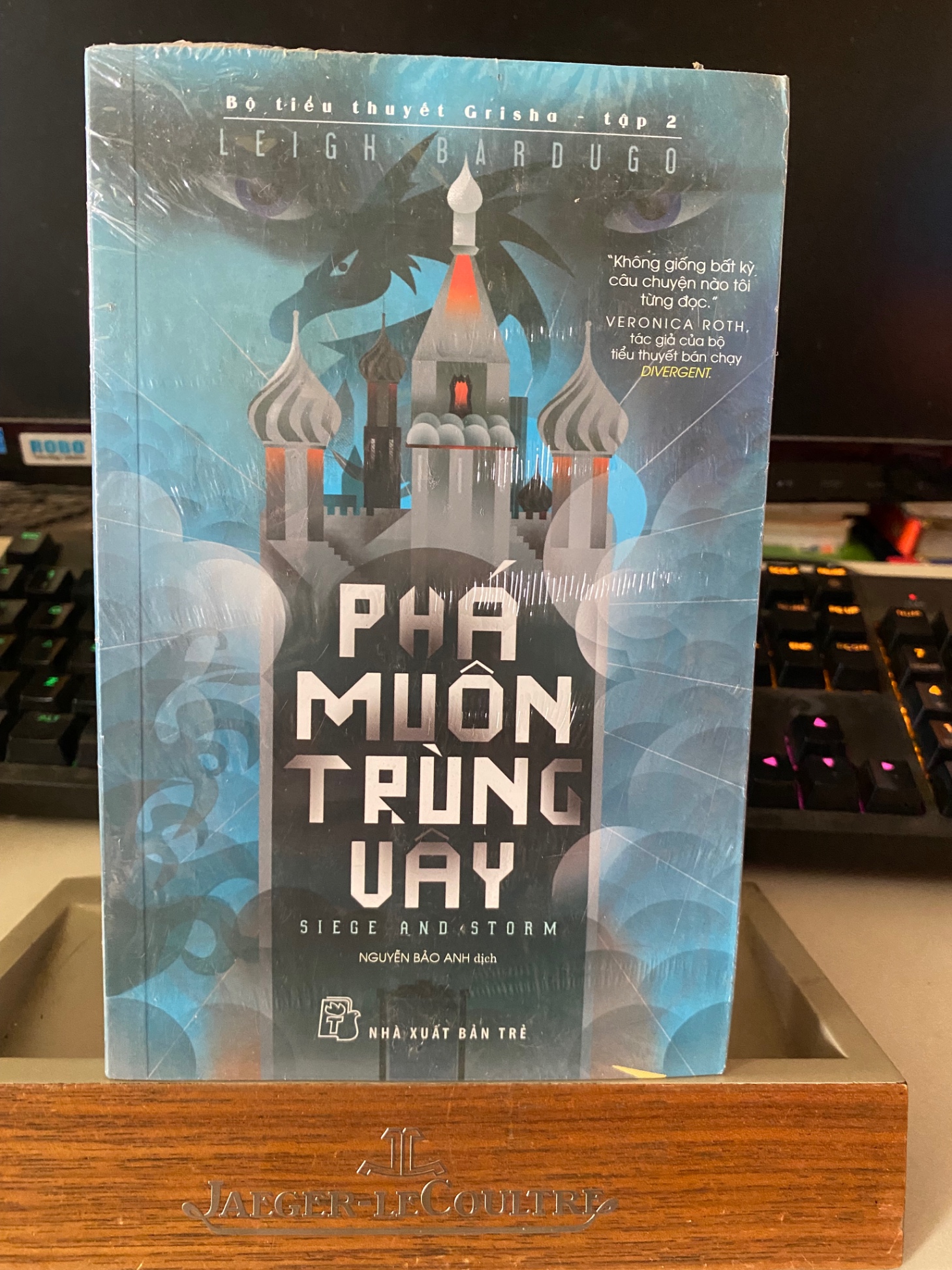 Phá Muôn Trùng Vây -Tác giả Leigh Bardugo, Nguyễn Bảo- NXB Trẻ -Năm XB 08-2016- Sách lưu kho còn seal mới 90%
