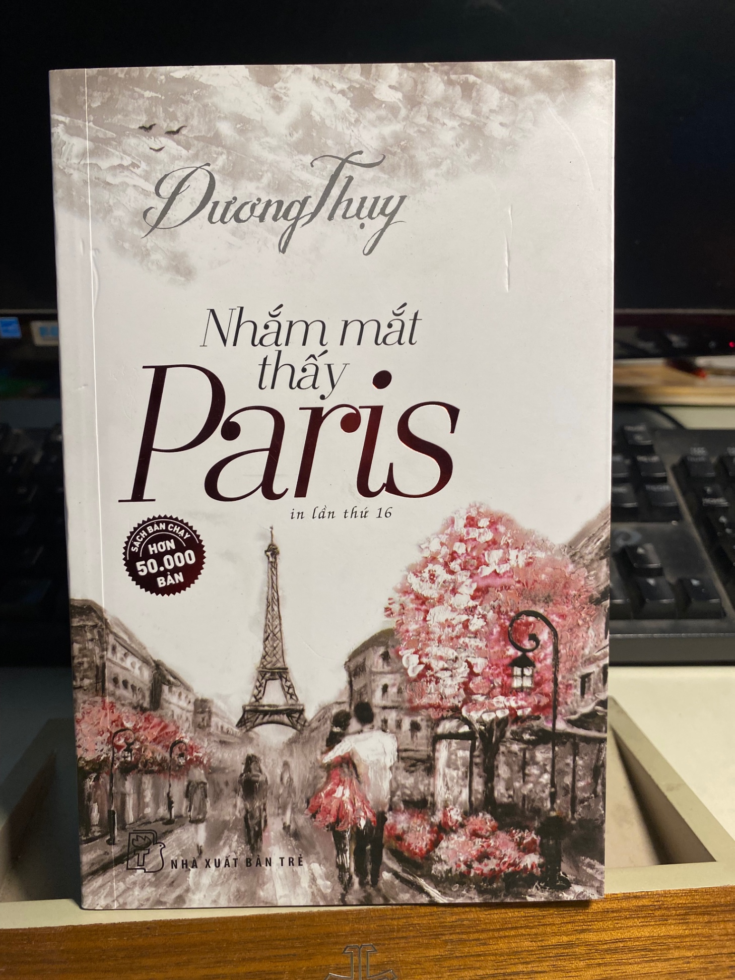 Nhắm Mắt Thấy Pari (in lần thứ 16)- Dương Thuỵ -NXB Trẻ 2019- Sách lưu kho giấy trắng đẹp