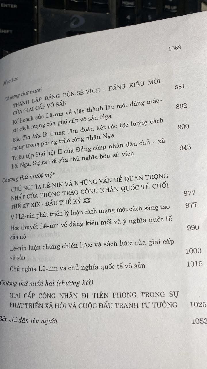 Phong Trào Công Nhân Quốc Tế-Những vấn đề lịch sử và lý luận -NXB Chính Trị Quốc Gia,năm xb 2004 -Bìa cứng, khổ 15x22cm, 1089+1069 trang -sách lưu kho chưa qua sử dụng