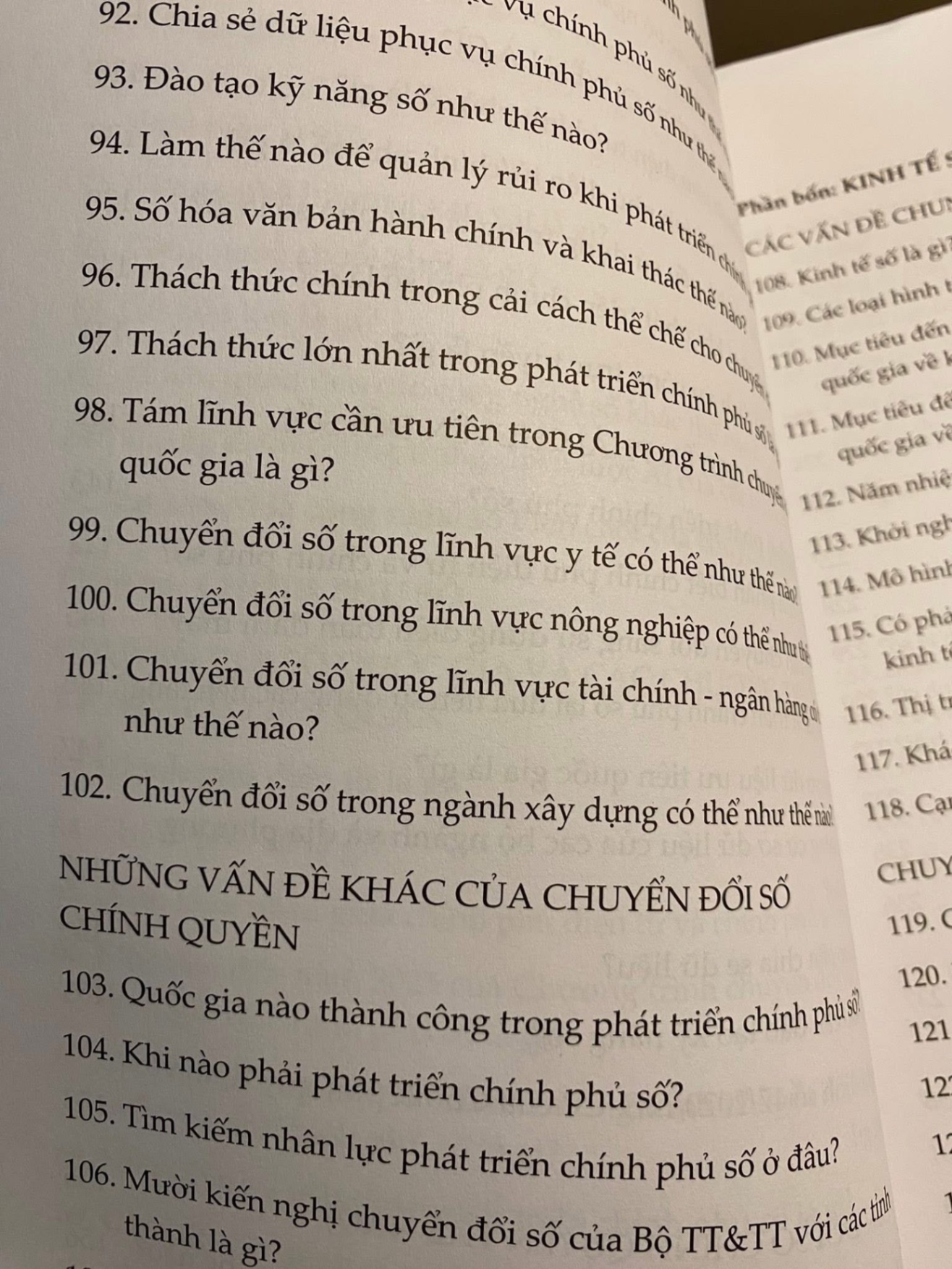 Hỏi đáp về chuyển đổi số-Tác giả: Hồ Tú Bảo,Nguyễn Huy Dũng,Nguyễn Nhật Quang-NXB Thông tin và truyền thông- Sách mới 90%