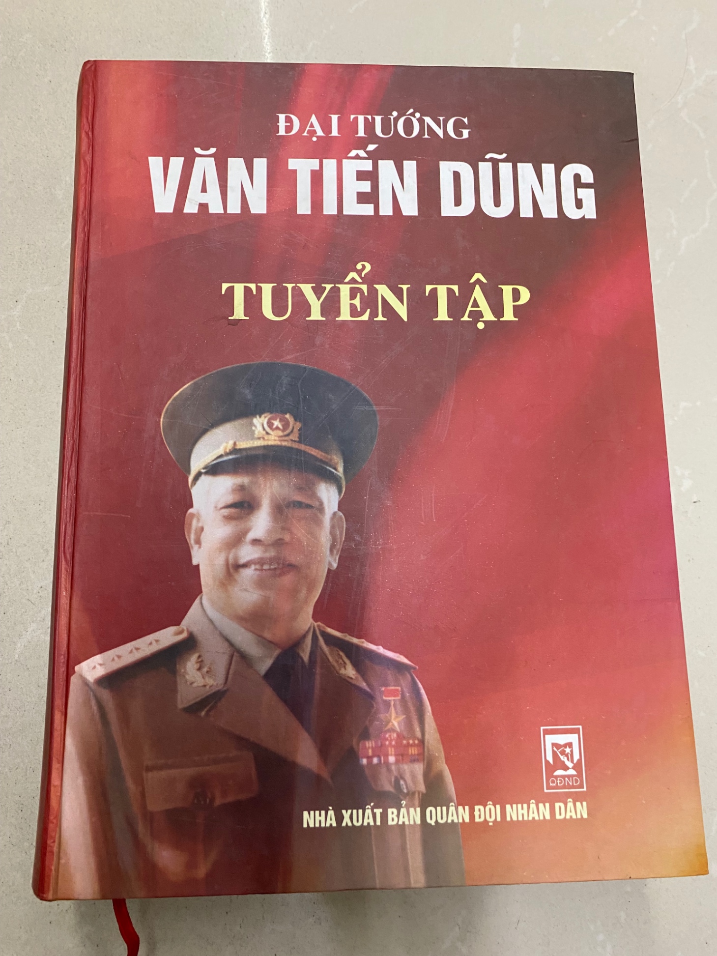 Đại Tướng Văn Tiến Dũng tuyển tập -NXB Quân Đội Nhân Dân 2007 -Bìa cứng, khổ 19x27cm 1092 trang -Sách lưu kho chưa qua sử dụng