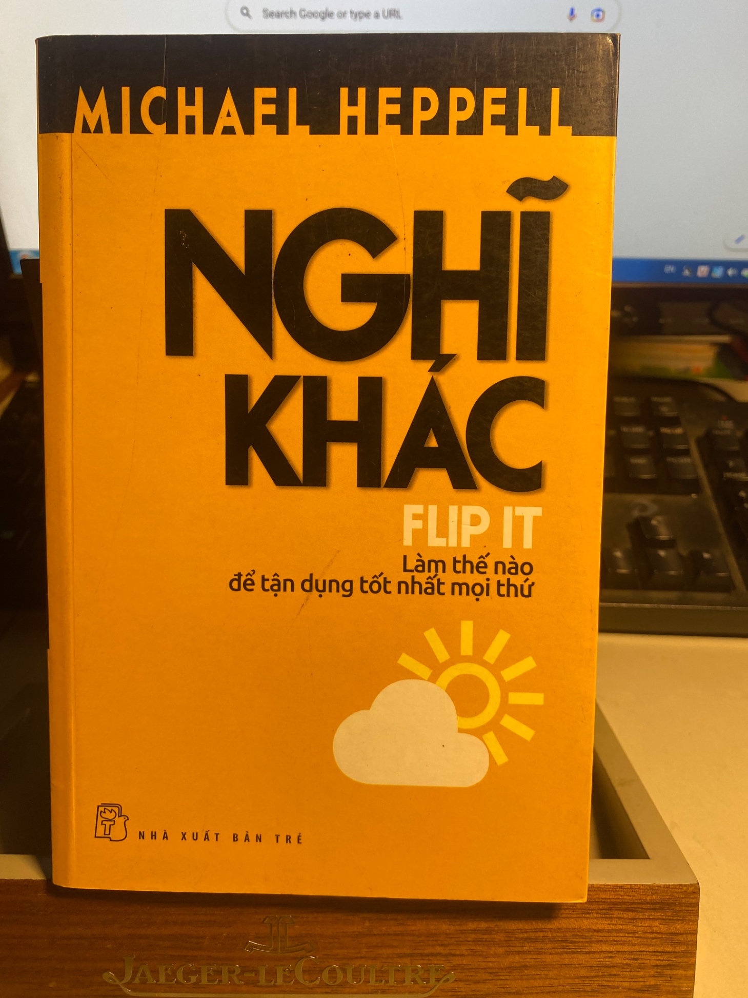 Nghĩ Khác-Tác giả: Michael Heppell- NXB Trẻ 2014- Sách lưu kho chưa qua sử dụng, giấy xốp ngả màu vàng theo thời gian
