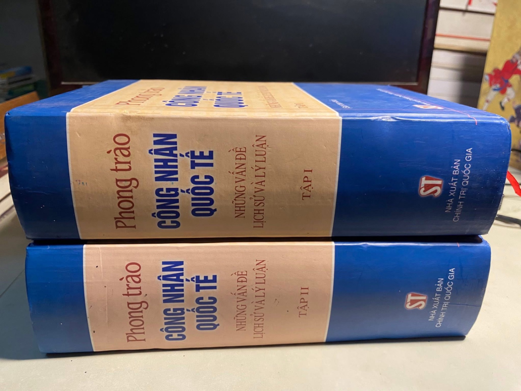 Phong Trào Công Nhân Quốc Tế-Những vấn đề lịch sử và lý luận -NXB Chính Trị Quốc Gia,năm xb 2004 -Bìa cứng, khổ 15x22cm, 1089+1069 trang -sách lưu kho chưa qua sử dụng