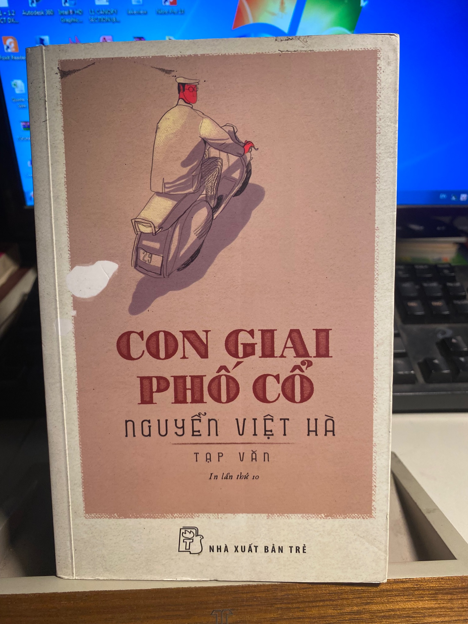 Con giai phố cổ-Nguyễn Việt Hà - NXB Trẻ 2018- Sách lưu kho chưa qua sử dụng, giấy xốp có ố