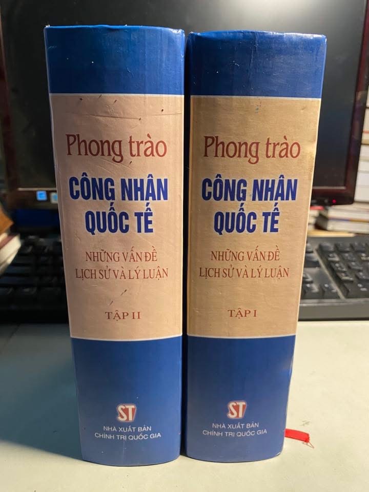 Phong Trào Công Nhân Quốc Tế-Những vấn đề lịch sử và lý luận -NXB Chính Trị Quốc Gia,năm xb 2004 -Bìa cứng, khổ 15x22cm, 1089+1069 trang -sách lưu kho chưa qua sử dụng