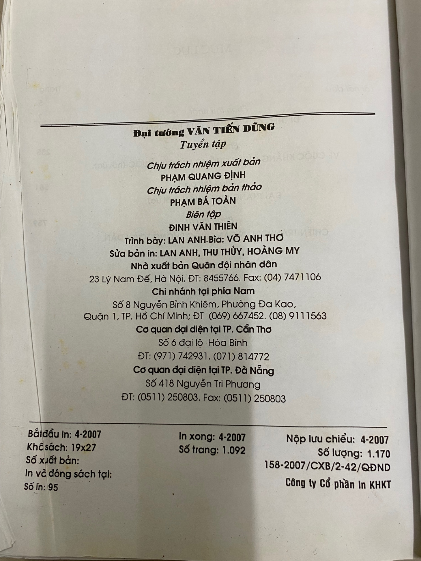 Đại Tướng Văn Tiến Dũng tuyển tập -NXB Quân Đội Nhân Dân 2007 -Bìa cứng, khổ 19x27cm 1092 trang -Sách lưu kho chưa qua sử dụng