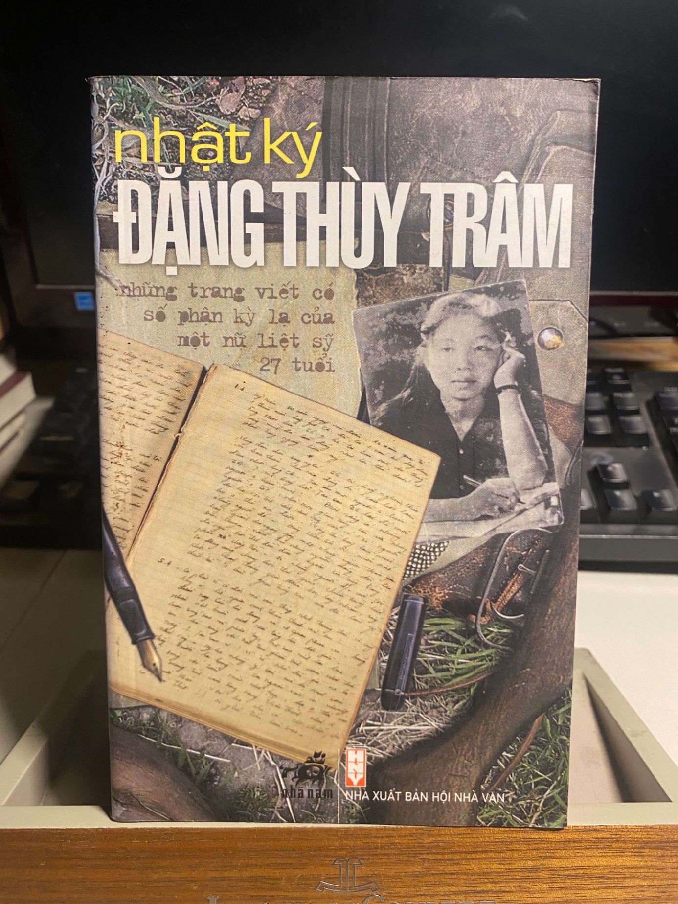 Nhật Ký Đặng Thuỳ Trâm- NXB Hội Nhà Văn 2005- Sách còn mới đẹp có chữ ký chủ cũ