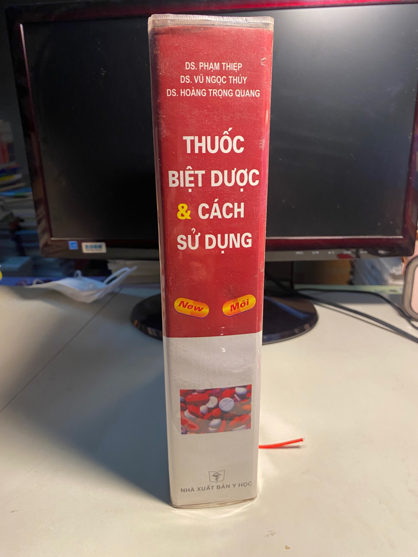 Thuốc Biệt Dược và Cách Sử Dụng (New- bản mới nhất)- Ds Phạm Thiệp, Vũ Ngọc Thuý,Hoàng Trọng Quang- NXB Y Học ,năm 2019- Khổ 19x 27cm,1268 trang- Sách mới 95%