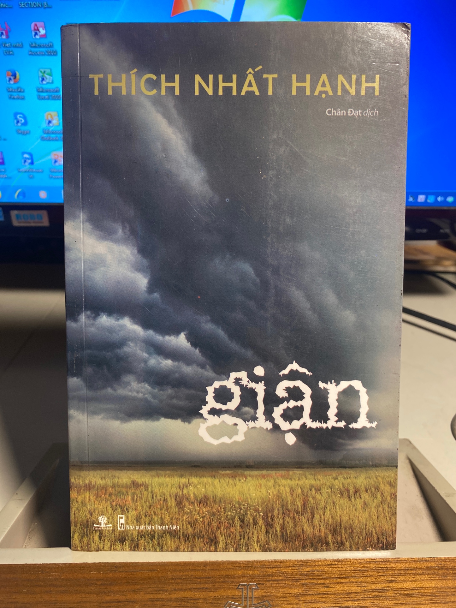 Giận- Thích Nhất Hạnh- NXB Thanh Niên, Phương Nam phát hành 2009- Sách còn mới đẹp
