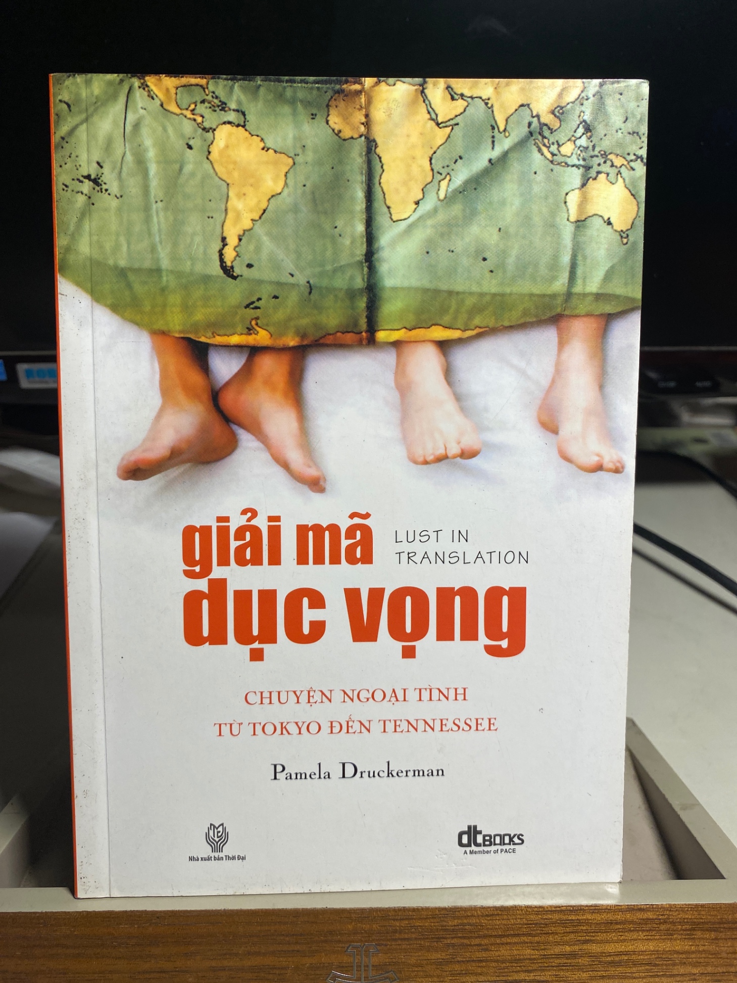 Giải Mã Dục Vọng - Chuyện Ngoại Tình Từ Tokyo Đến Tennessee -Tác giả : Pamela Druckerman -NXB Thời Đại-Nhà Cung Cấp :Cty Sách Dân Trí- Năm XB 2013- Sách mới 90%