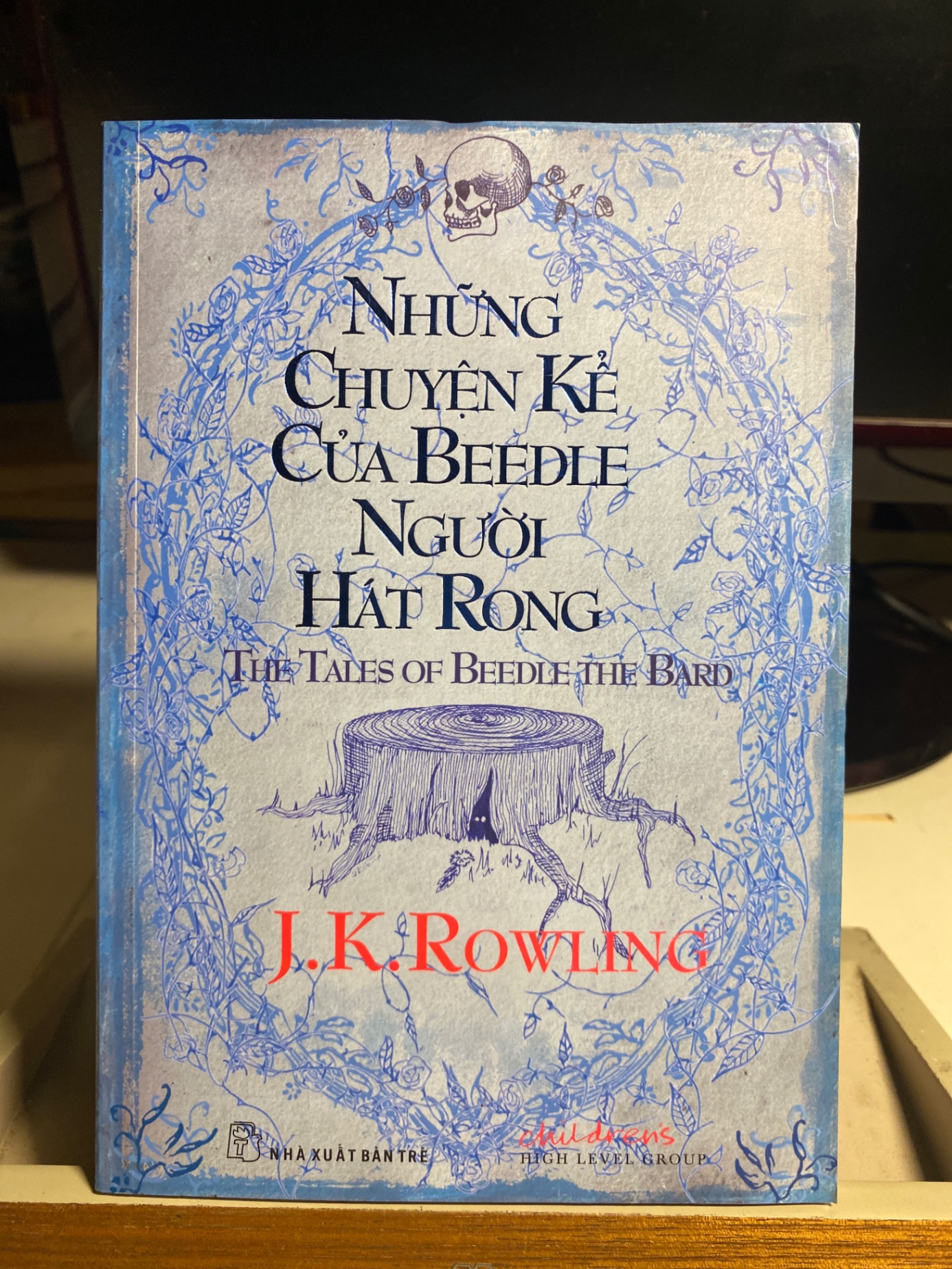 Những chuyện kể của Beedle Người Hát Rong -Tác giả J. K. Rowling - NXB Trẻ 2008