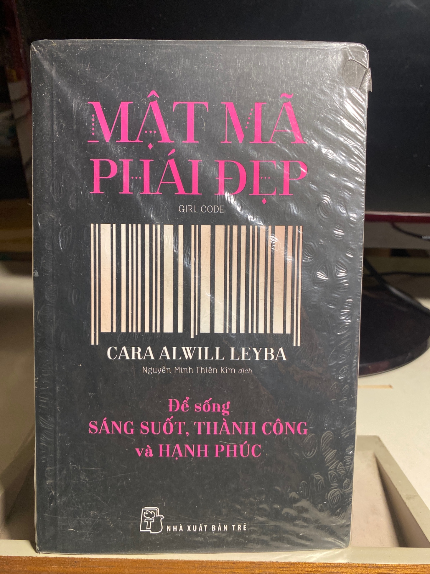 Mật Mã Phái Đẹp- Tác giả : Cara Alwill Leyba- Người Dịch : Nguyễn Minh Thiên Kim - NXB Trẻ Năm XB 2018- sách lưu kho còn seal, có chấm ố