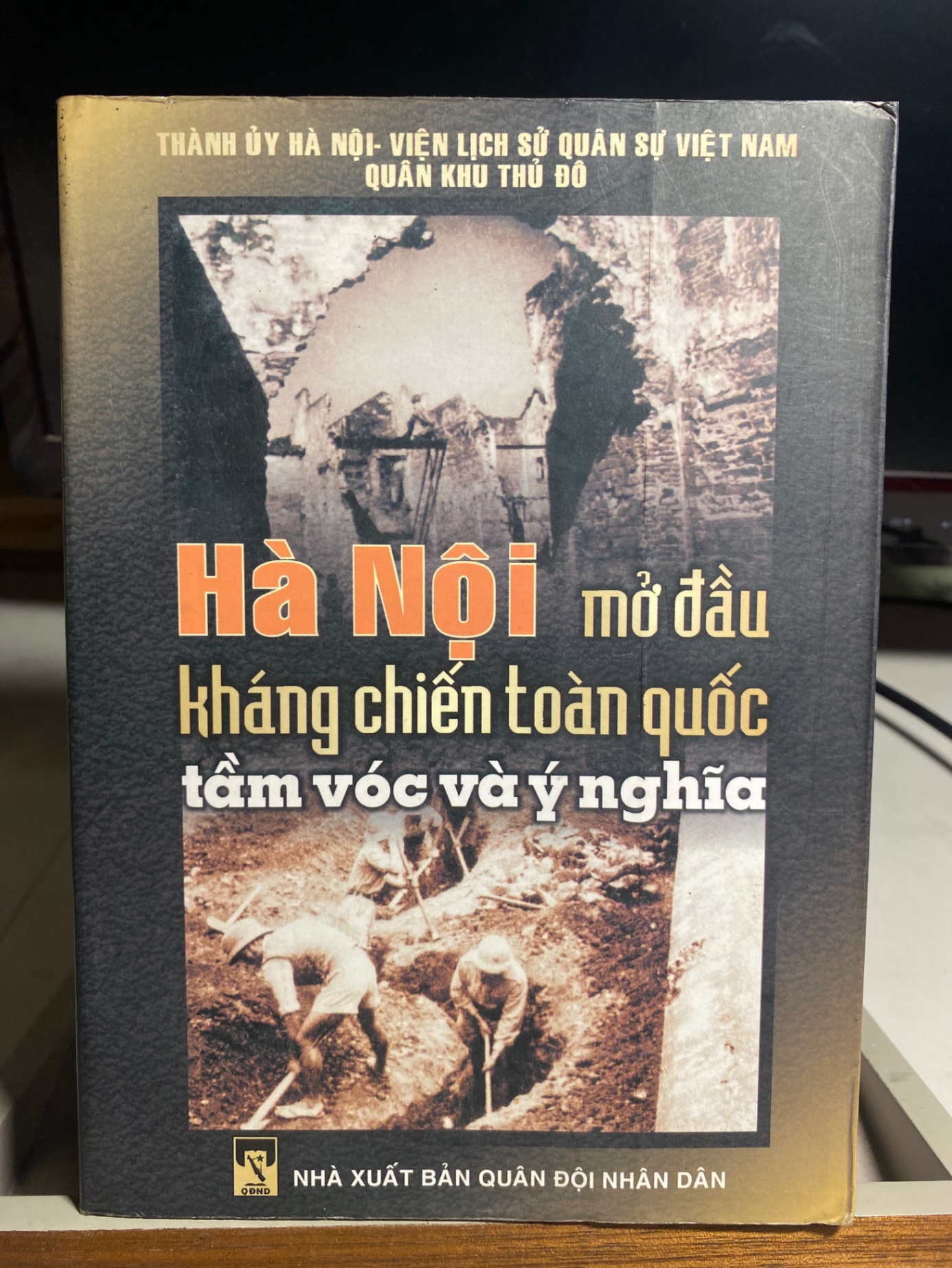 Hà Nội mở đầu kháng chiến toàn quốc tầm vóc và ý nghĩa- NXB Quâm Đội ND 2004- Sách qua sử dụng chất lượng tốt