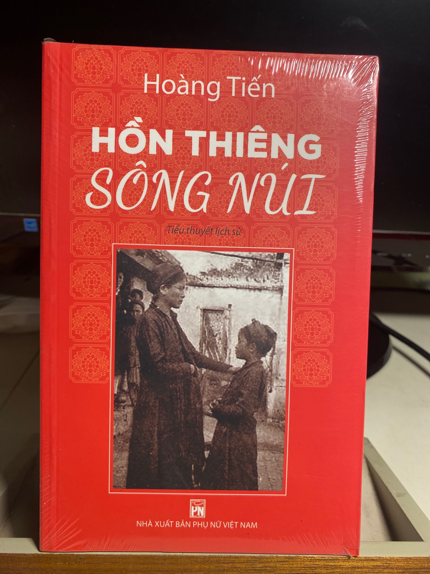 Hồn Thiêng Sông Núi (tiểu thuyết lịch sử)- Tác giả : Hoàng Tiến- NXB Phụ Nữ VN Năm XB 2020- Mới nguyên seal