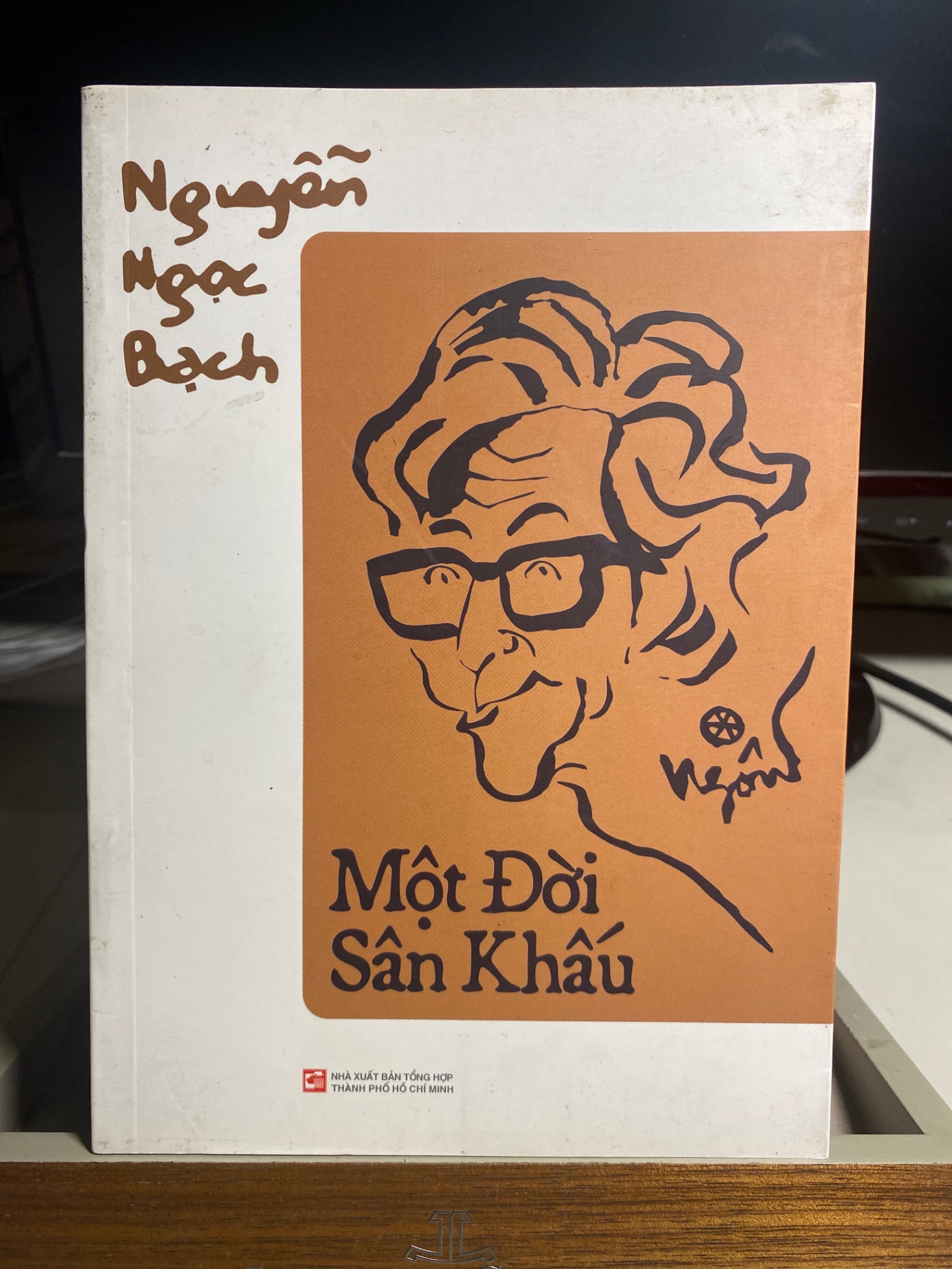 Một đời sân khấu-Tác giả: Nguyễn Ngọc Bạch- NXB Tổng Hợp Tp HCM- Sách mới