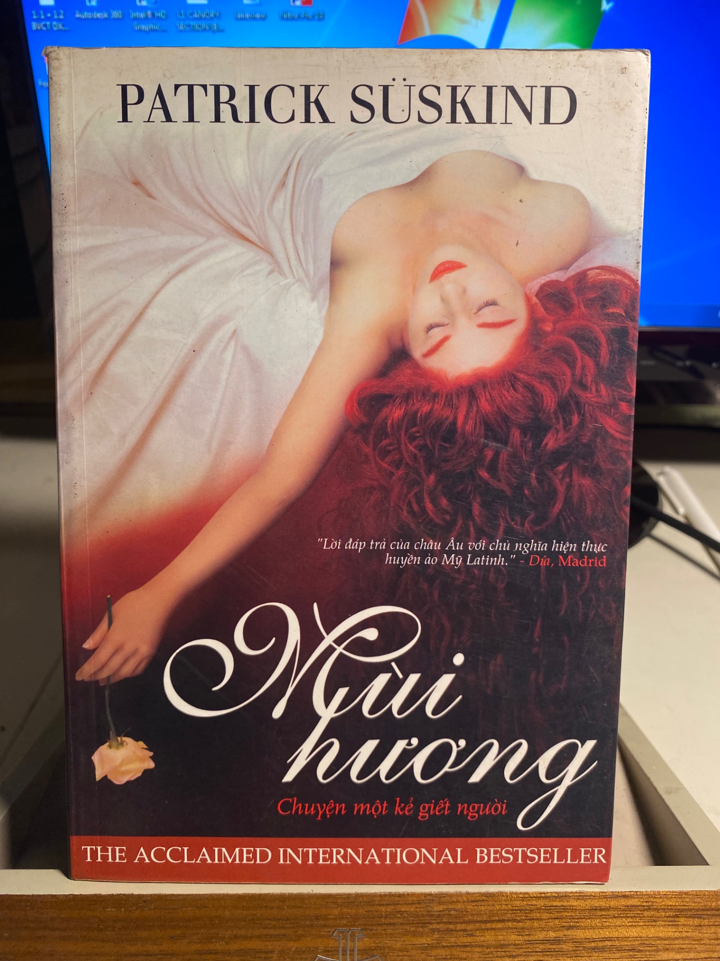 Mùi Hương- Patrick Suskind- NXB Văn Học 2008- Sách qua sử dụng còn tốt