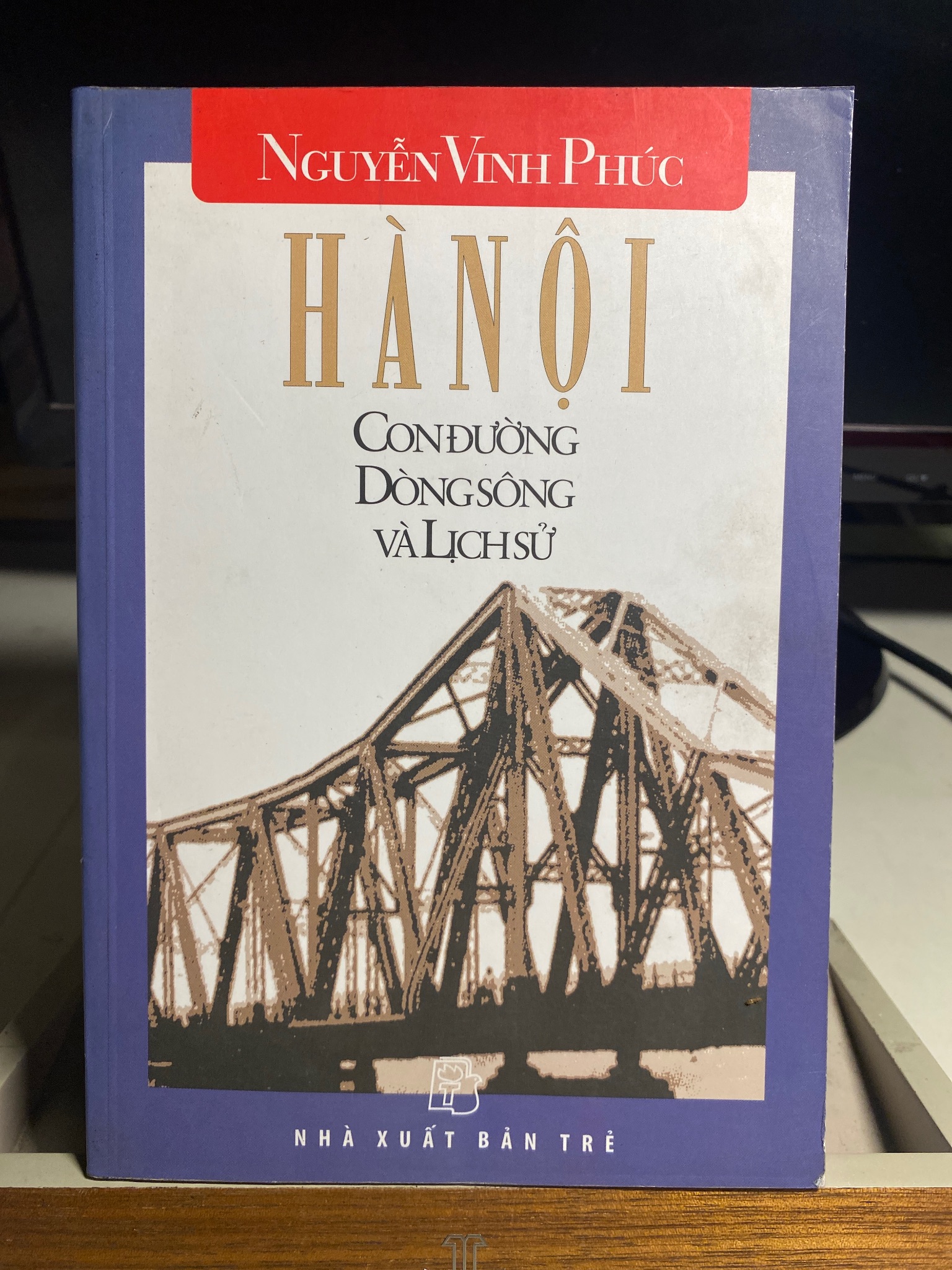 Hà Nội :con đường, dòng sông và lịch sử -Nguyễn Vinh Phúc- NXB Trẻ 2004- Sách lưu kho mới 80%