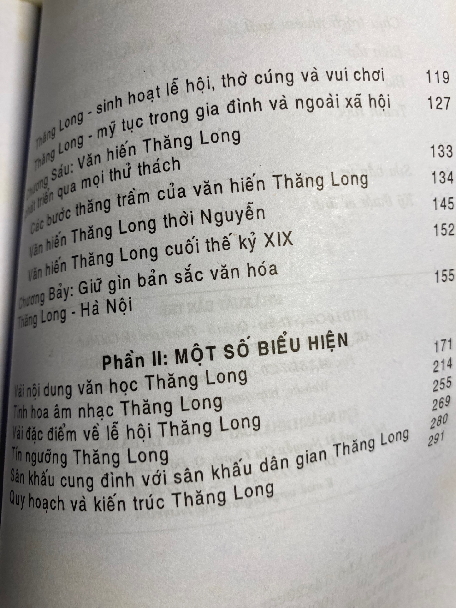 Văn Hiến Thăng Long- Vũ Khiêu,Nguyễn Vinh Phúc chủ biên- NXB Trẻ 2004- sách lưu kho chưa qua sử dụng, ố cạnh