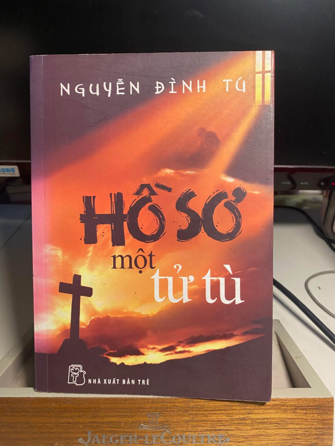 Hồ Sơ Một Tử Tù- Nguyễn Đình Tú -NXB Trẻ 2014 -Sách lưu kho có ố