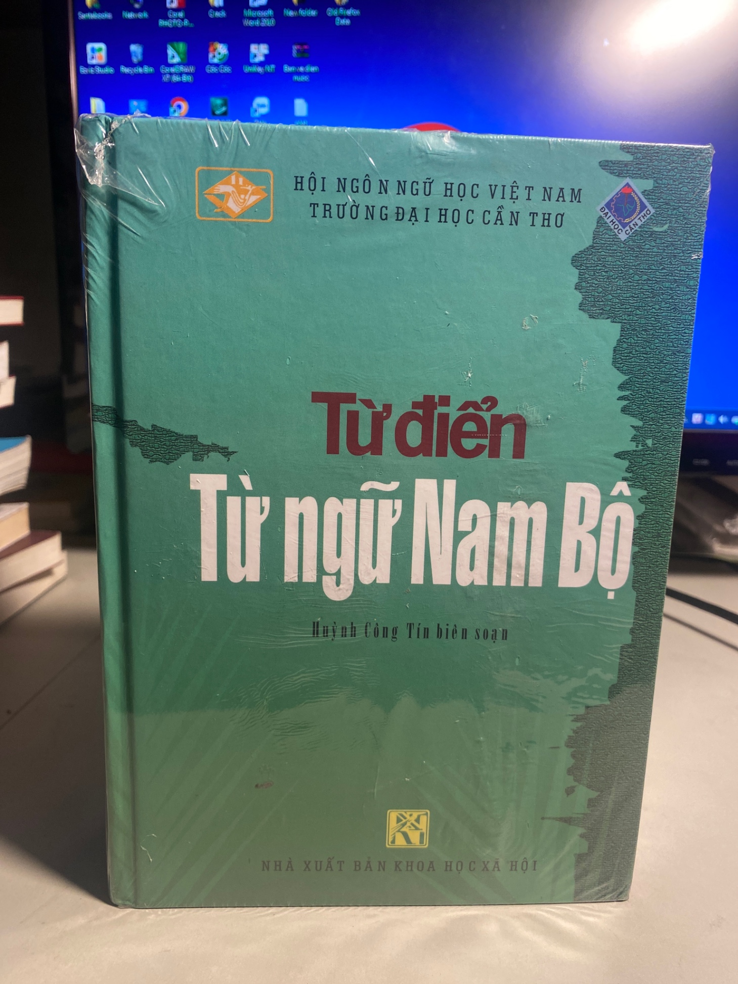 Từ Điển Từ Ngữ Nam Bộ- Huỳnh Công Tín biên soạn- Hội Ngôn Ngữ Học VN, Trường ĐH Cần Thơ- NXB Khoa Học XH- Sách lưu kho mới còn seal
