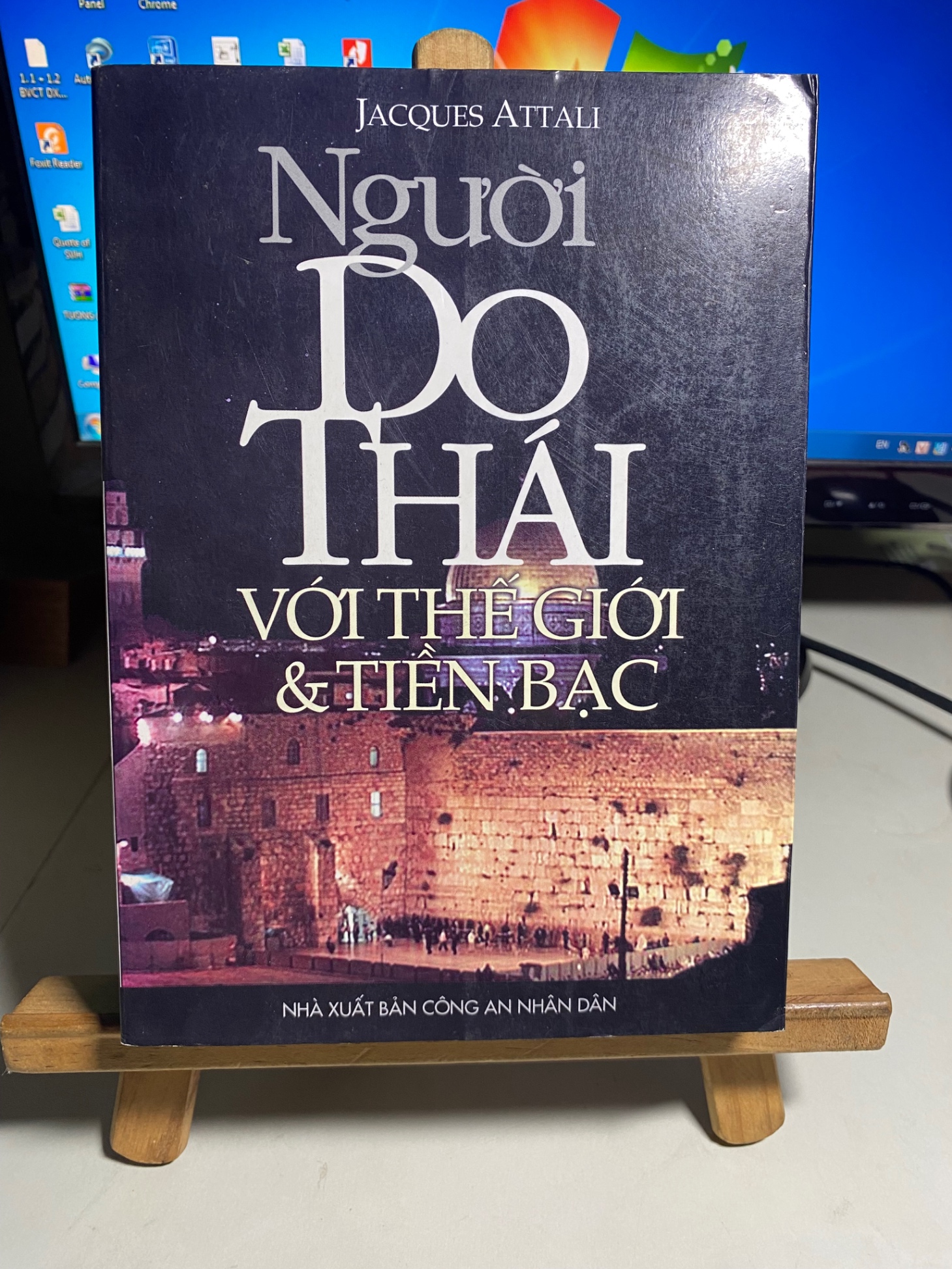 Người Do Thái với Thế Giới Tiền Bạc -Tác giả:Jacques Attali -NXB Công An ND 2004 -bìa mềm,khổ 16x24cm,895 trang -Sách qua sd còn Tốt