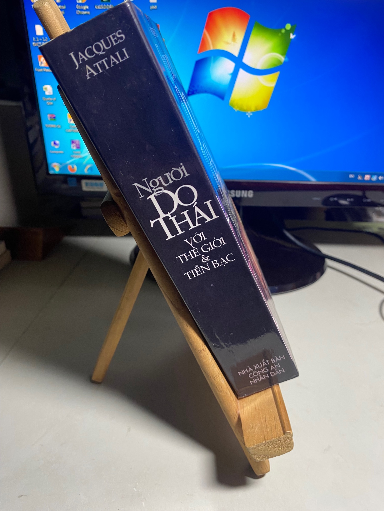 Người Do Thái với Thế Giới Tiền Bạc -Tác giả:Jacques Attali -NXB Công An ND 2004 -bìa mềm,khổ 16x24cm,895 trang -Sách qua sd còn Tốt