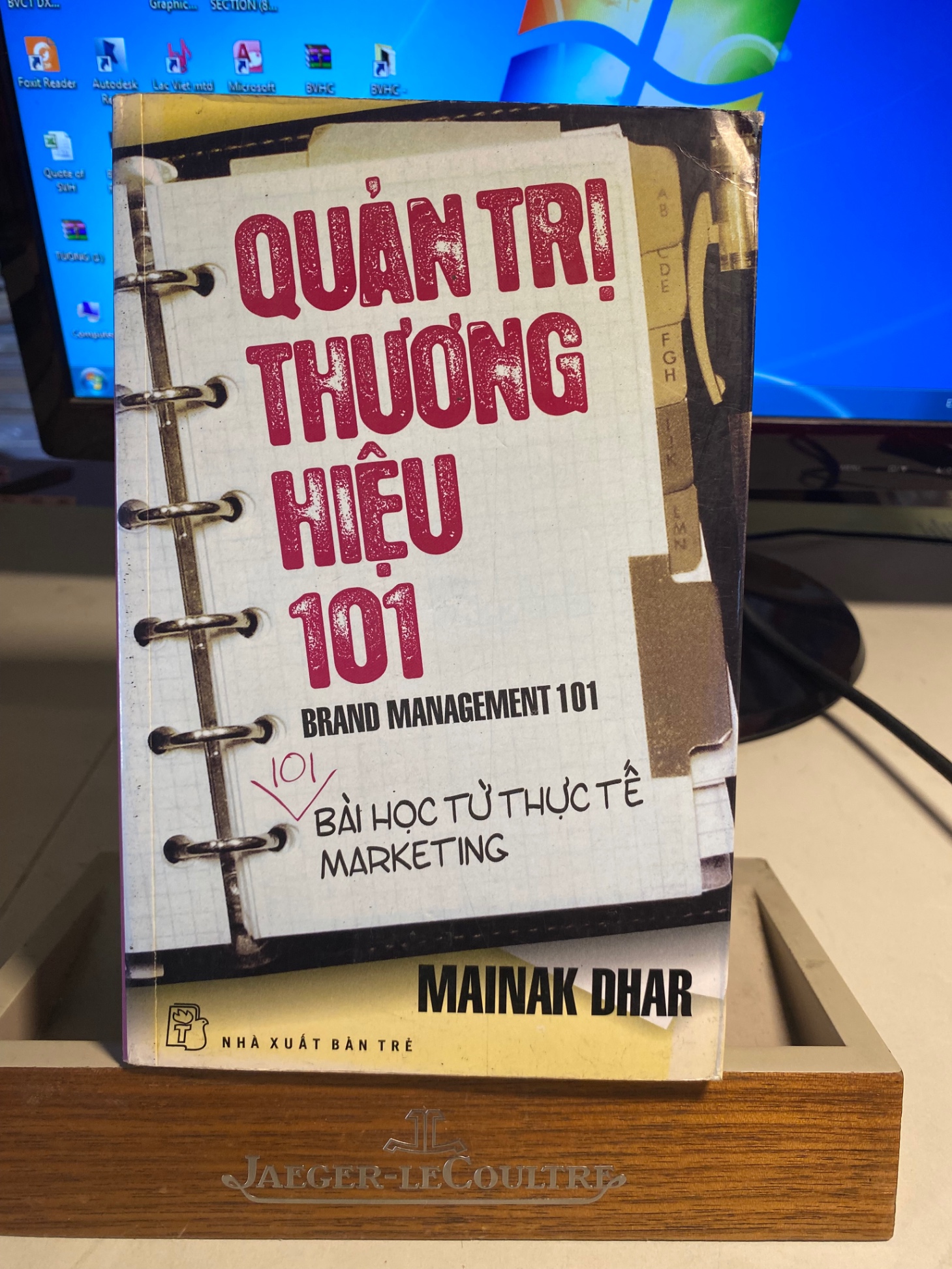 QUẢN TRỊ THƯƠNG HIỆU 101 -Tác giả: Mainak Dhar -NXB Trẻ 2009 -Khổ sách: 13x20.5cm -Số trang: 294 -Sách lưu kho có ố nhẹ