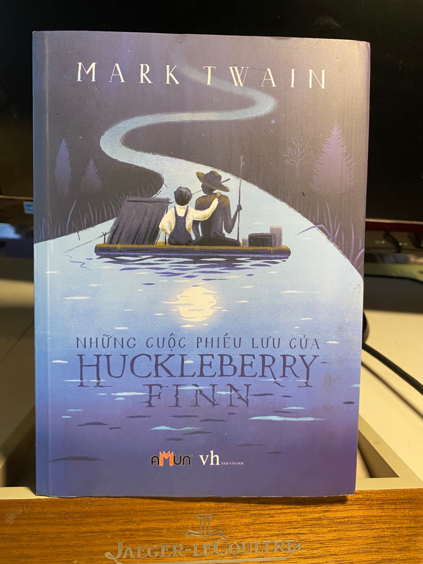 Những Cuộc Phiêu Lưu Của Huckleberry Fin-Tác giả : Mark Twain -Amun phát hành,NXB Văn Học 2015 -Sách lưu kho, giấy xốp, có ố