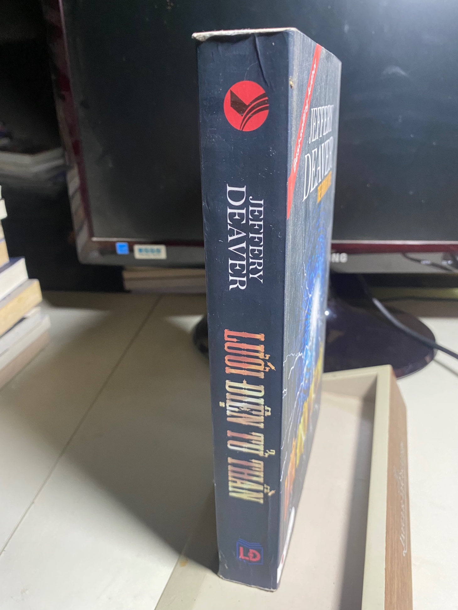 Lưới Điện Tử Thần (Tái Bản 2018)-Tác giả Jeffery Deaver, Người Dịch Đinh Minh Hương -NXB Lao Động ,Năm XB 2018- Trọng lượng (gr) 600 Kích Thước Bao Bì : 16 x 24 Số trang : 574 -Hình thức : Bìa Mềm- Sách lưu kho mới 90%