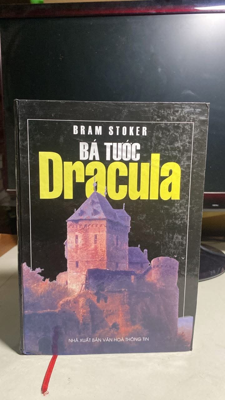 Bá Tước Dracula (bìa cứng) - Tác giả Bram Stoker -NXB Văn Hoá Thông Tin 2006 -khổ 14,5x 20,5cm, 559 trang