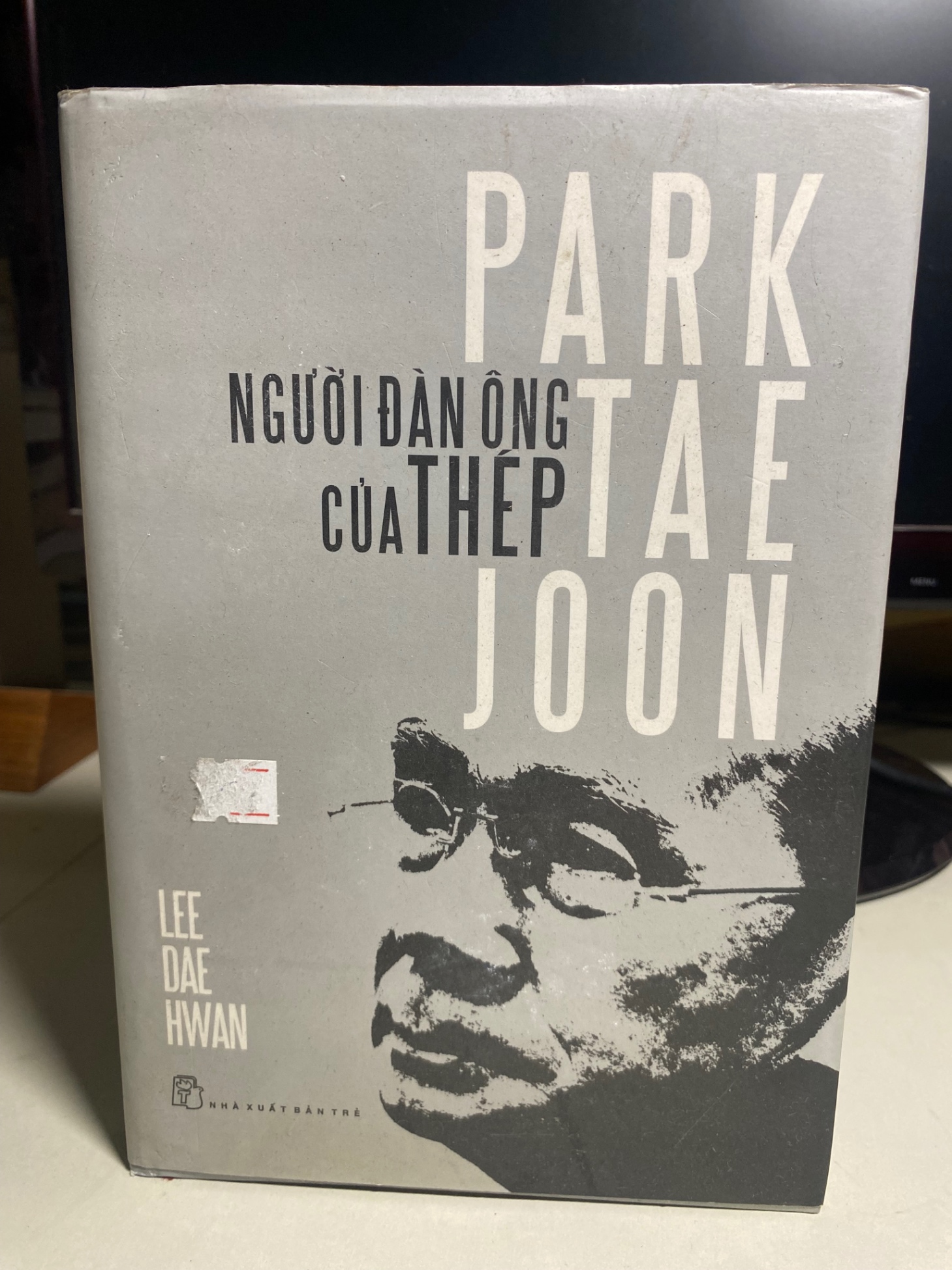 Park Tae Joon Người đàn ông của Thép- Tác giả Lee Dae Hwan- NXB Trẻ 2009- bìa cứng- Sách lưu kho mới 90%