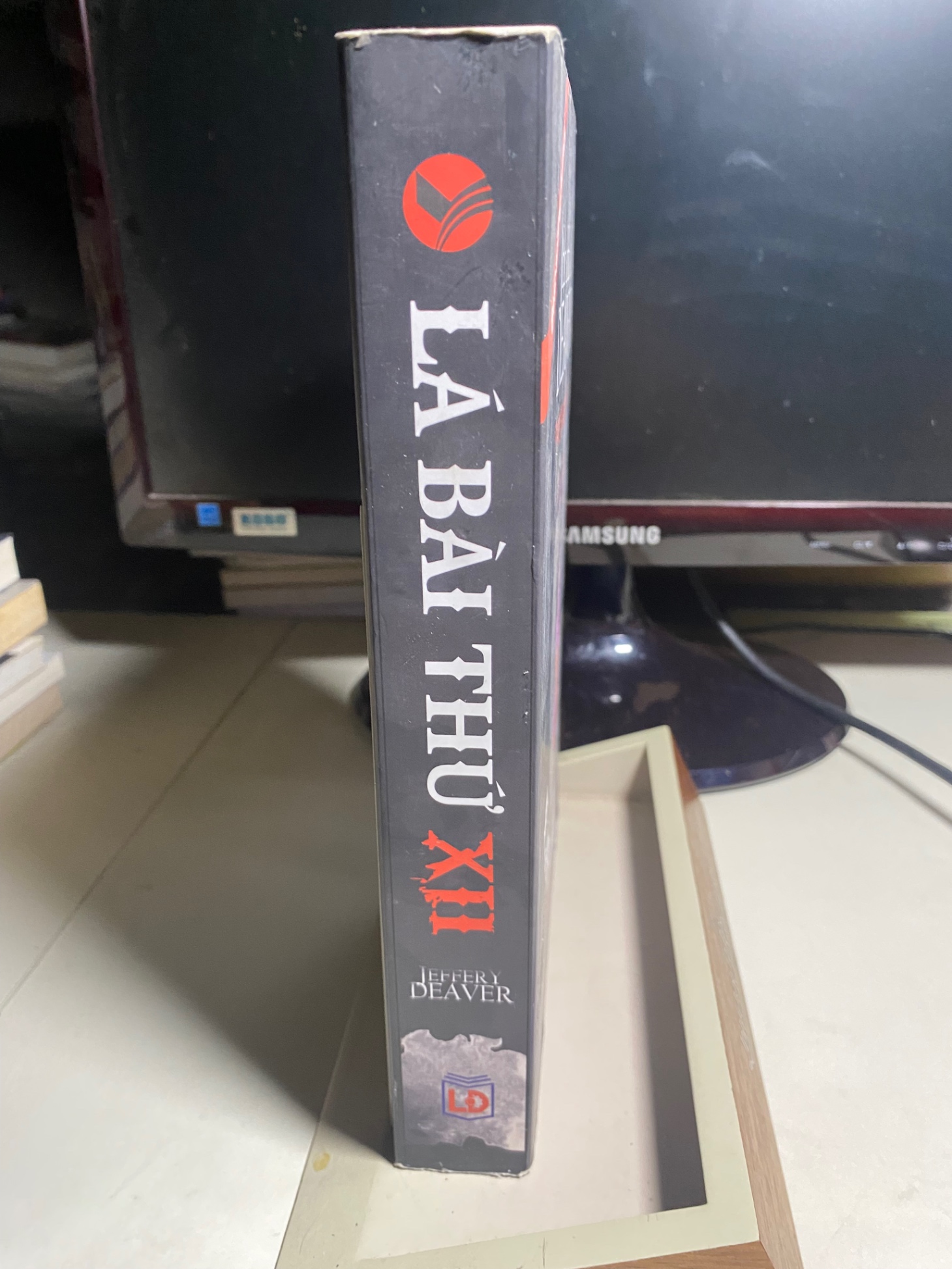 Lá Bài Thứ XII-Tác giả Jeffery Deaver- Người Dịch Nguyễn Minh Hoàng- NXB Thời Đại -Năm XB 05/2013 -Trọng lượng (gr) 900- Kích Thước Bao Bì 16x24 -Số trang 637 -Hình thức Bìa Mềm- Sách lưu kho mới 90%