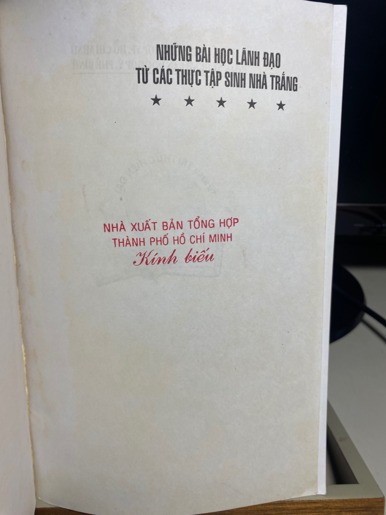 NHỮNG BÀI HỌC LÃNH ĐẠO TỪ CÁC THỰC TẬP SINH NHÀ TRẮNG-Tác giả: Charles P.Garcia (NXB McGraw-Hill) -NXB Tổng Hợp Tp HCM- Năm xb 2010