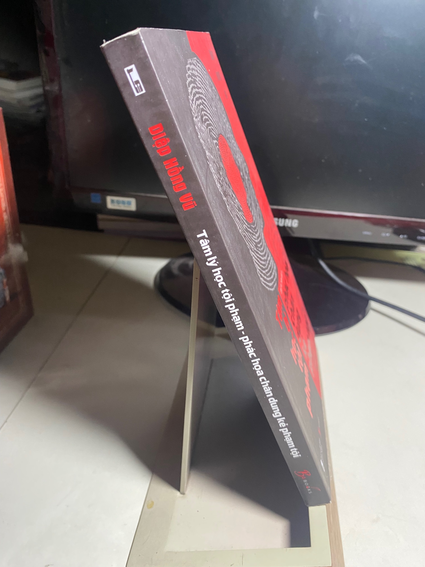 Tâm Lý Học Tội Phạm - Phác Họa Chân Dung Kẻ Phạm Tội -Tác giả Diệp Hồng Vũ -NXB Thanh Niên-Năm XB 2021 -Kích Thước Bao Bì d24 x 16 cm x 1.4 -Số trang 280 -Hình thức: Bìa Mềm - Sách mới 95%
