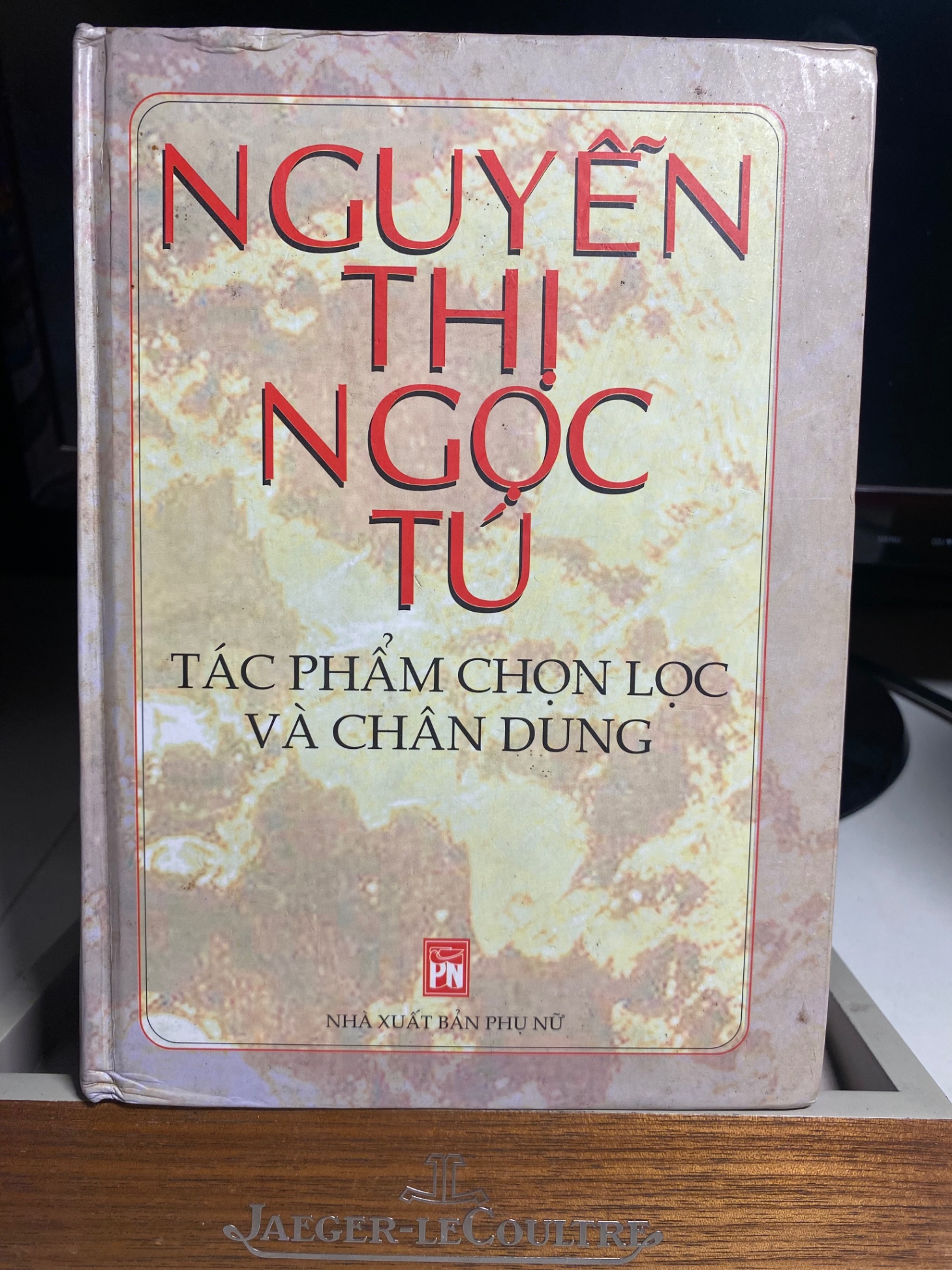 Nguyễn Thị Ngọc Tú tác phẩm chọn lọc và chân dung- bìa cứng -NXB Phụ Nữ 2004 -khổ 14,5x20,5cm, 554 trang