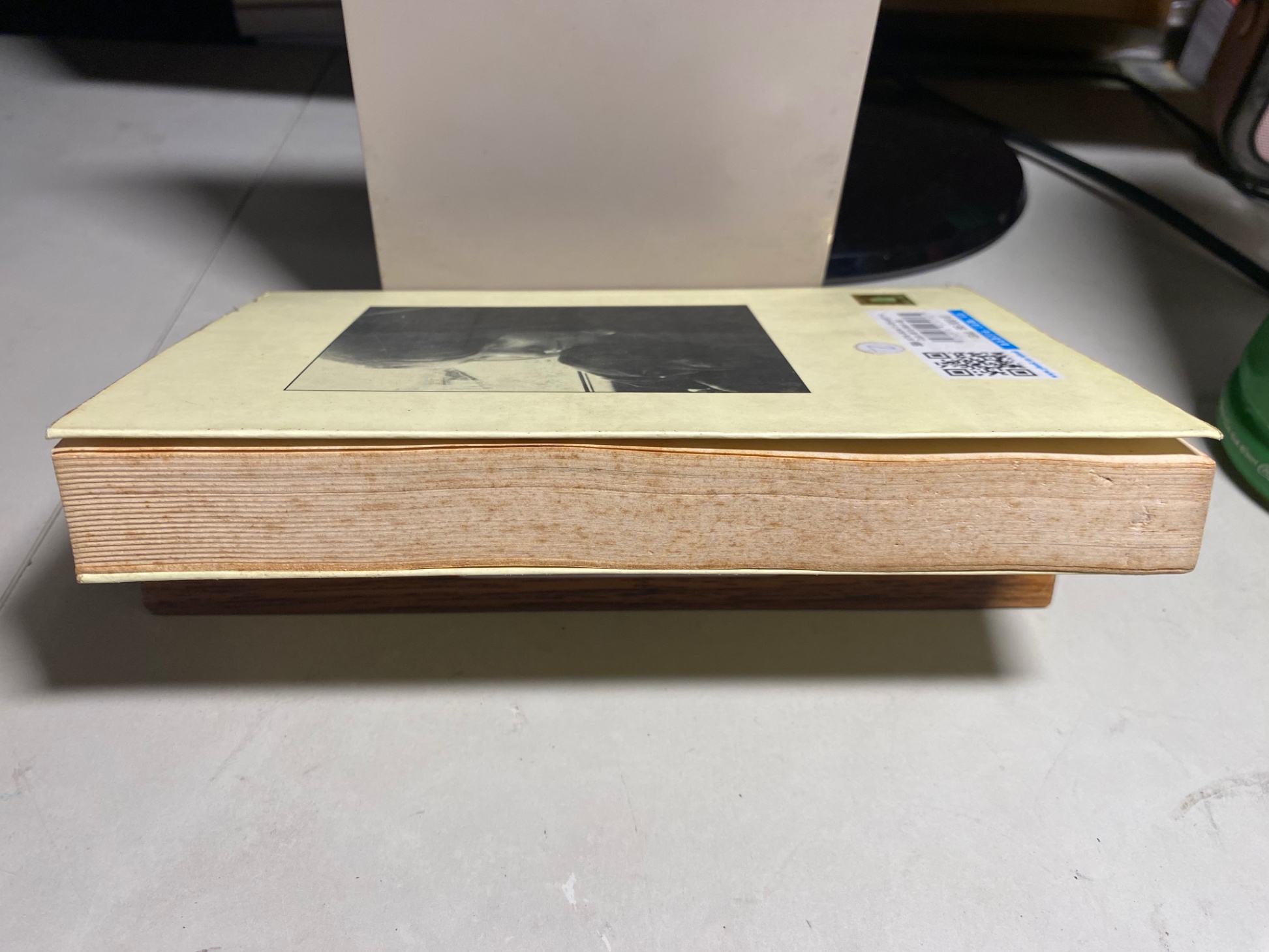 Cuộc đời bị đánh cắp-hồi ức của một nô lệ tình dục- Tác giả:Jaycee Dugard-NXB Trẻ 2014- Sách lưu kho giấy ngả màu ố theo thời gian